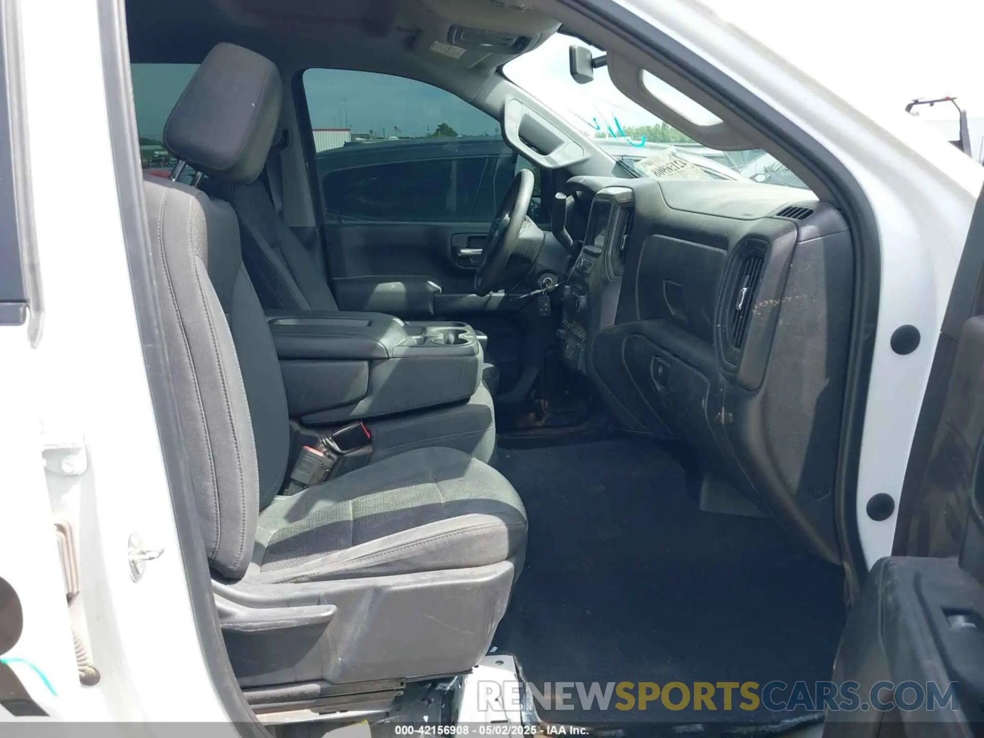 6 Photograph of a damaged car 1GC4YME71LF128952 CHEVROLET SILVERADO 2500HD 2020