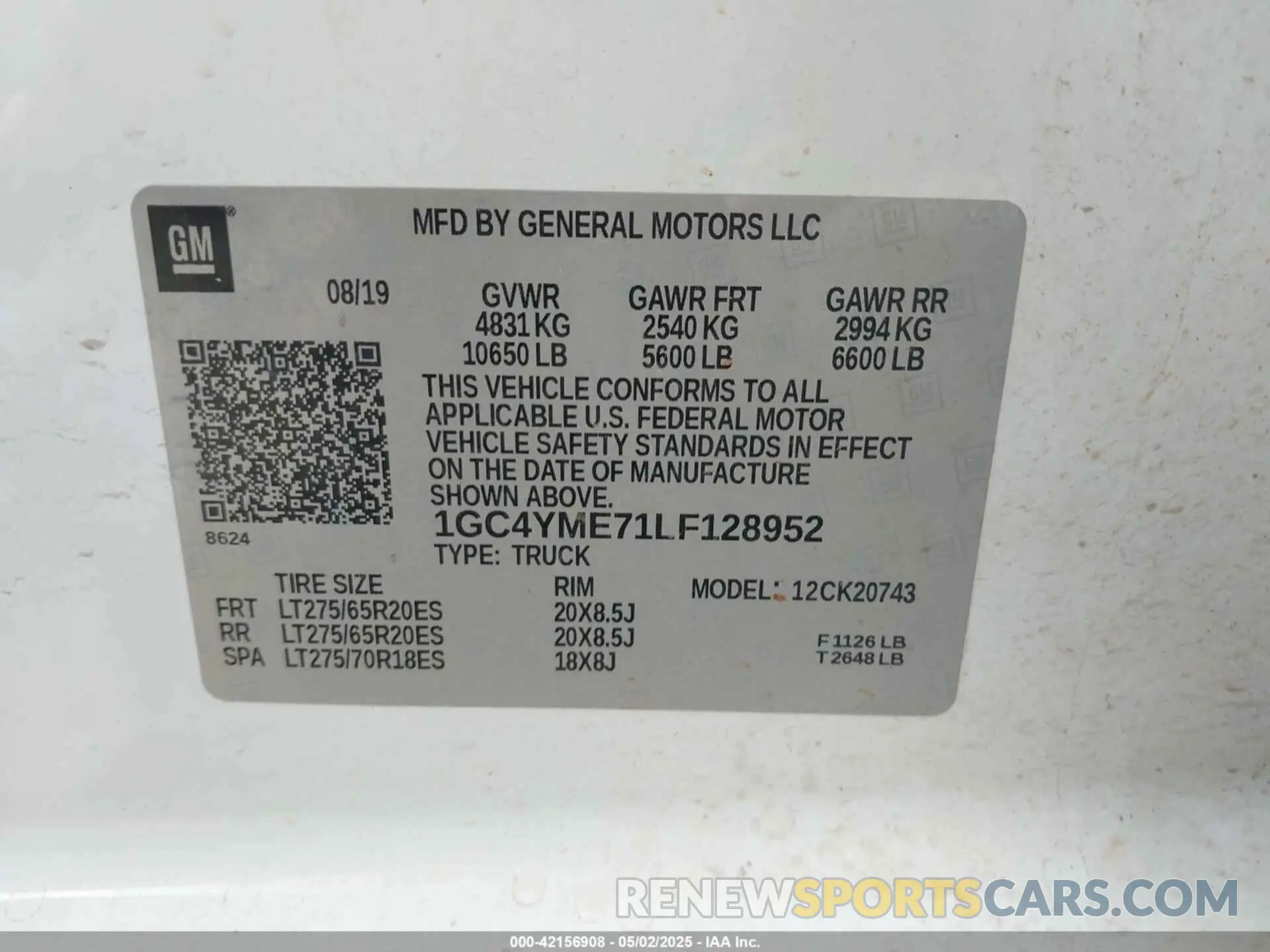 8 Photograph of a damaged car 1GC4YME71LF128952 CHEVROLET SILVERADO 2500HD 2020