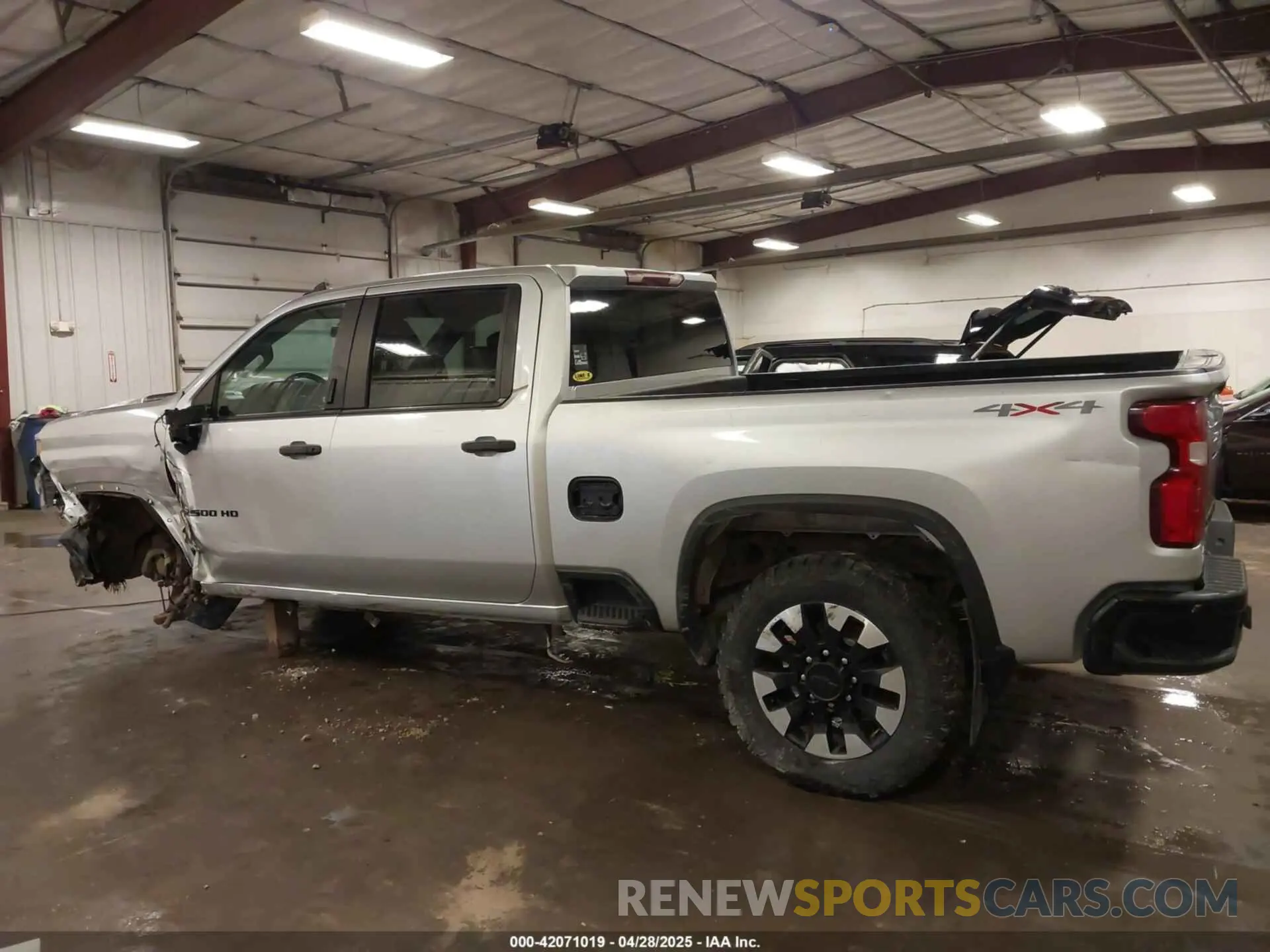 18 Photograph of a damaged car 1GC4YME79LF176506 CHEVROLET SILVERADO 2500HD 2020