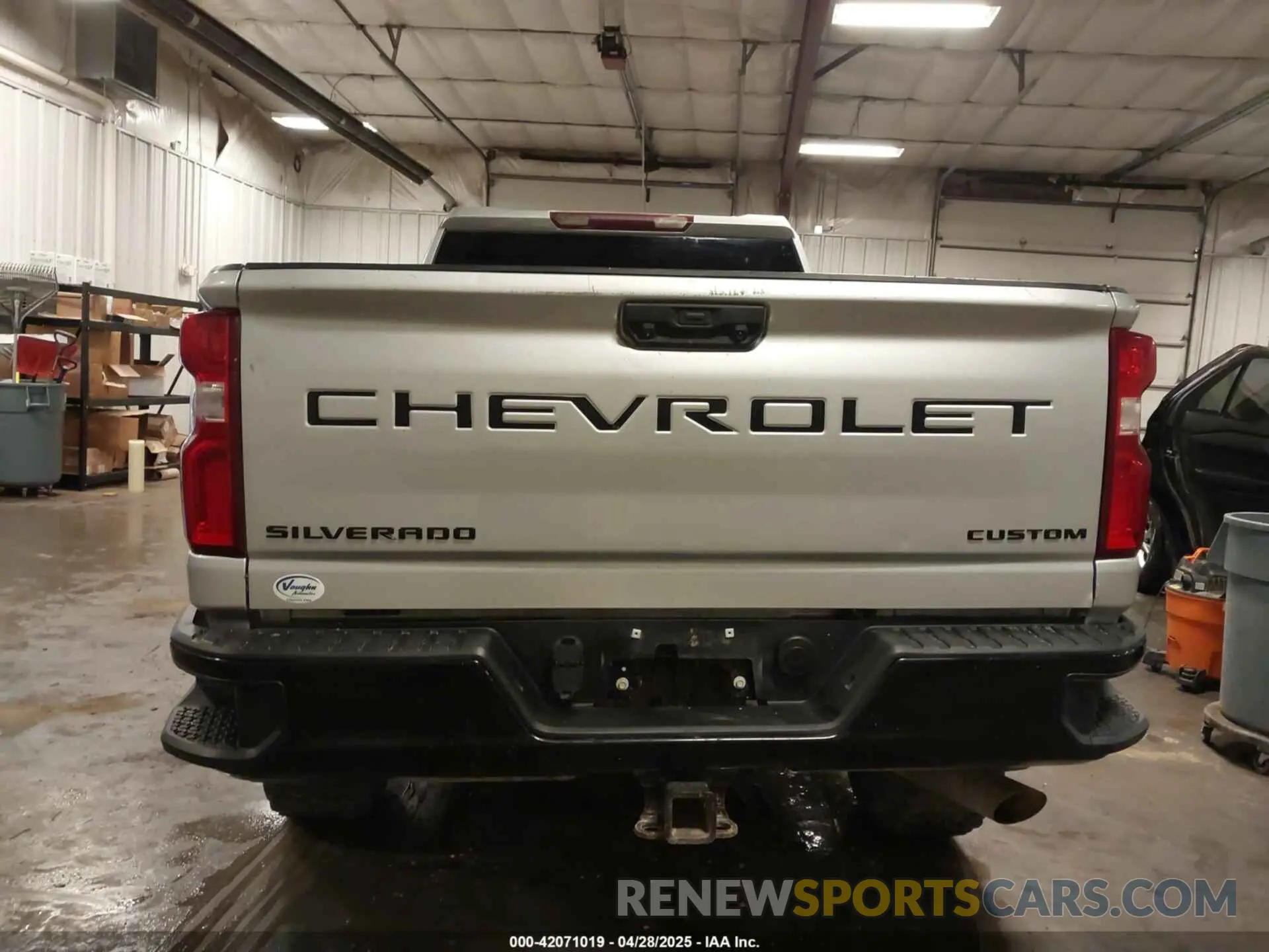 19 Photograph of a damaged car 1GC4YME79LF176506 CHEVROLET SILVERADO 2500HD 2020