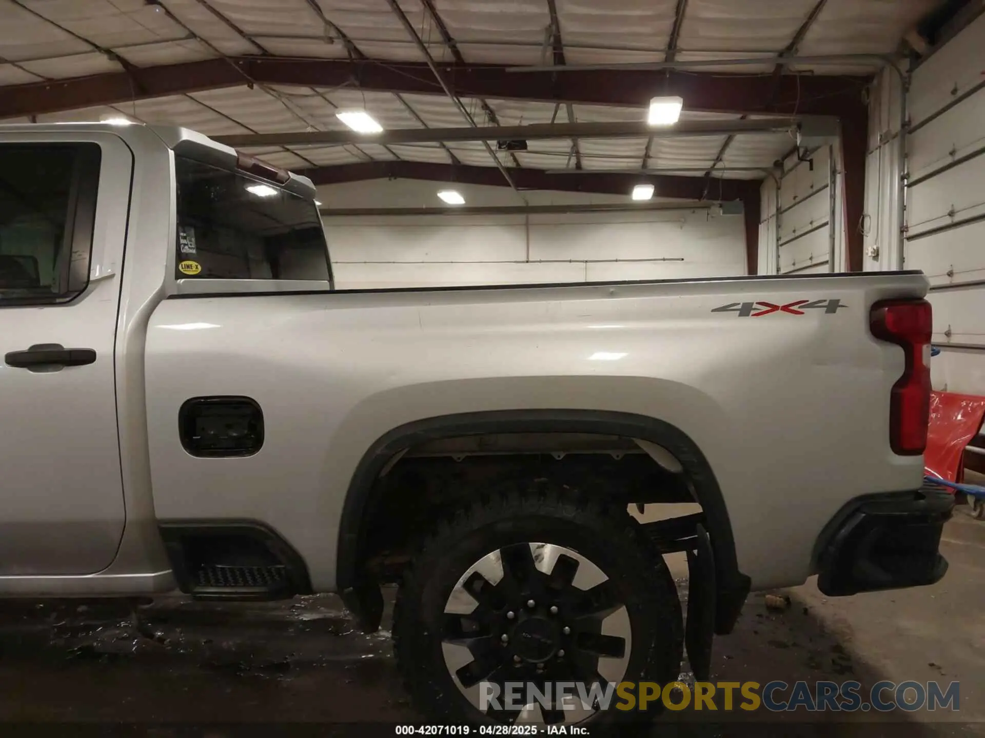 21 Photograph of a damaged car 1GC4YME79LF176506 CHEVROLET SILVERADO 2500HD 2020