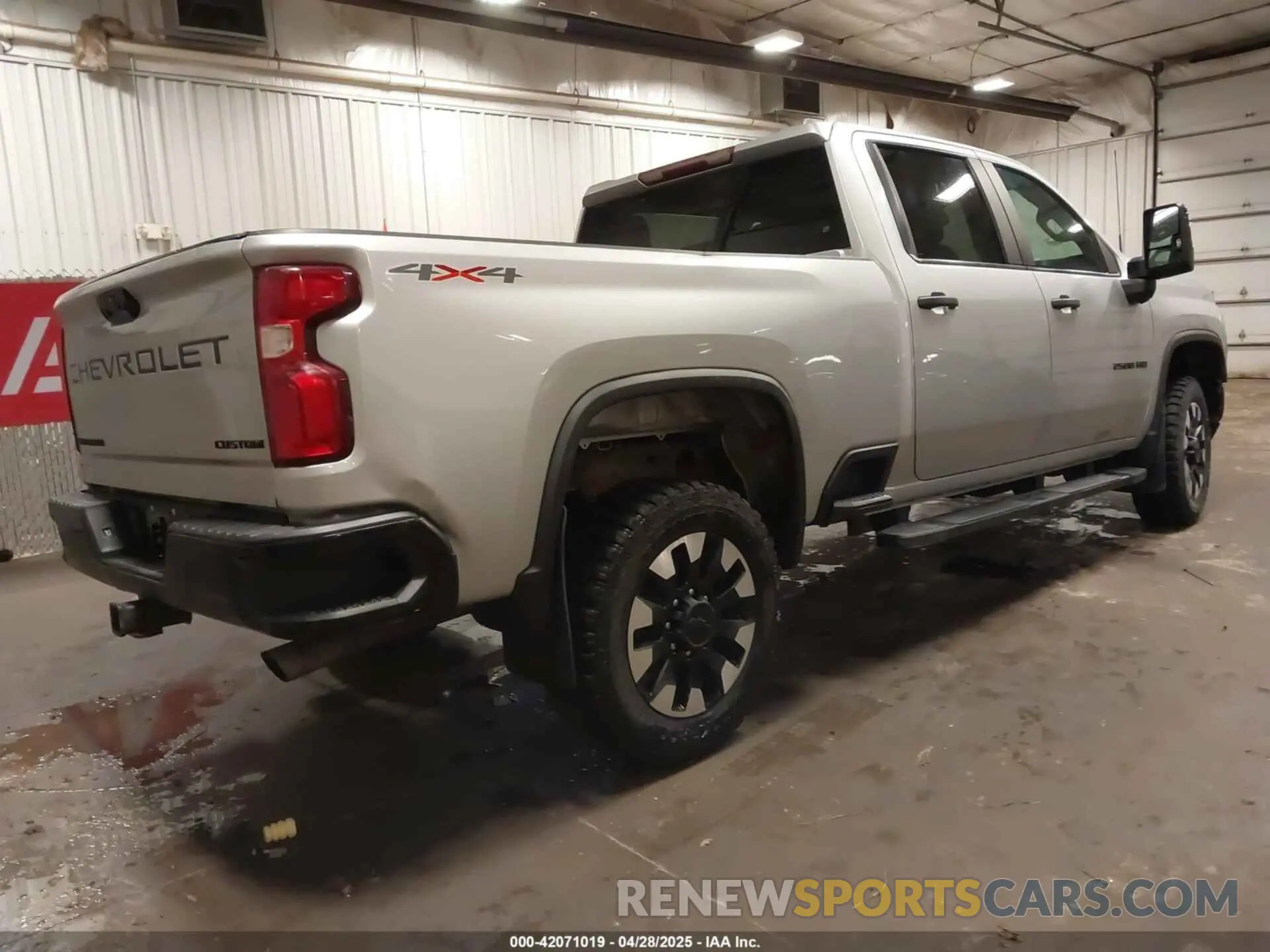 4 Photograph of a damaged car 1GC4YME79LF176506 CHEVROLET SILVERADO 2500HD 2020