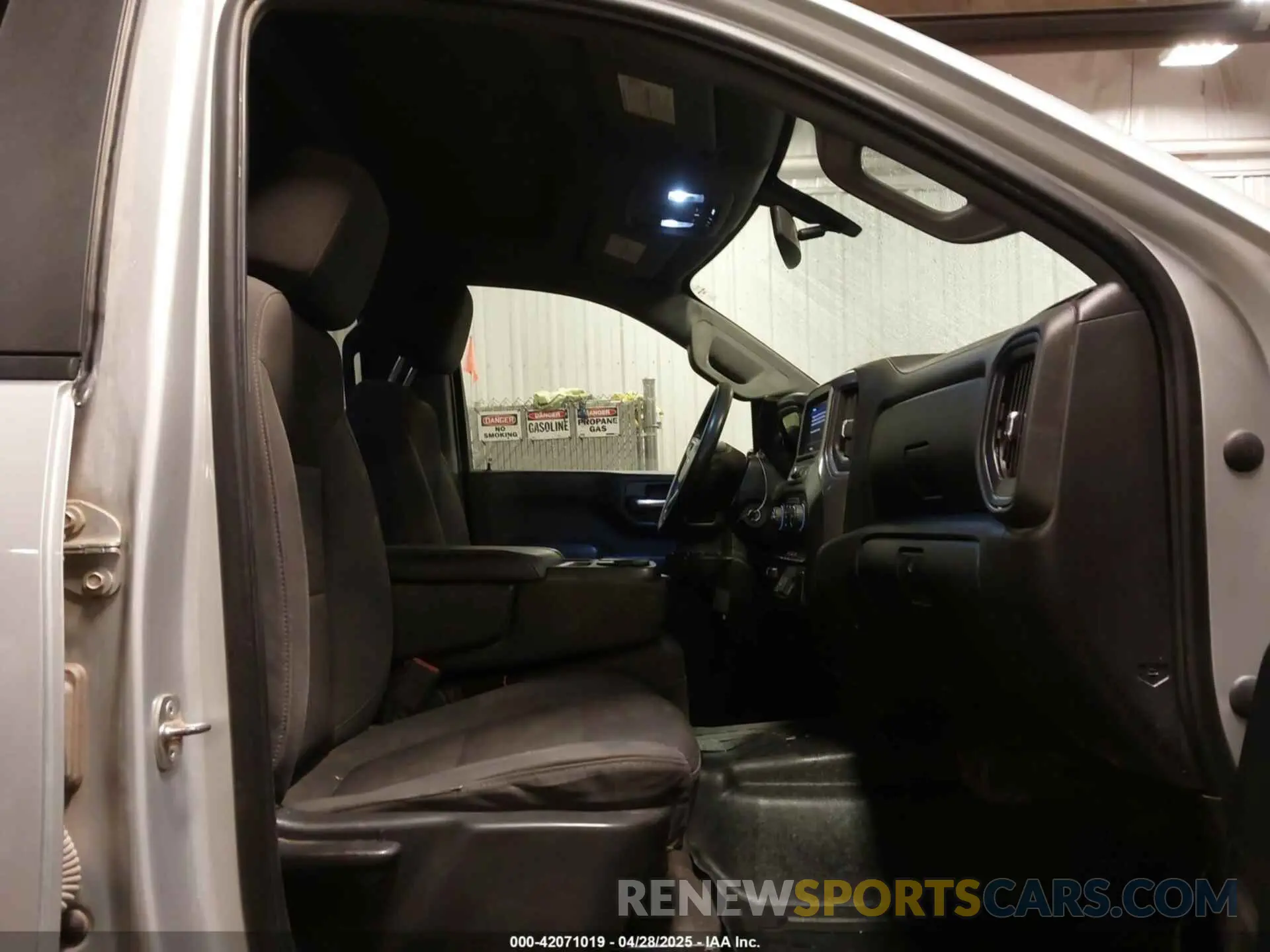 7 Photograph of a damaged car 1GC4YME79LF176506 CHEVROLET SILVERADO 2500HD 2020