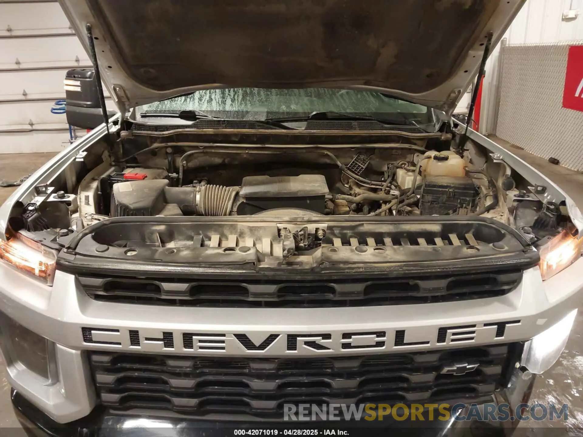 9 Photograph of a damaged car 1GC4YME79LF176506 CHEVROLET SILVERADO 2500HD 2020