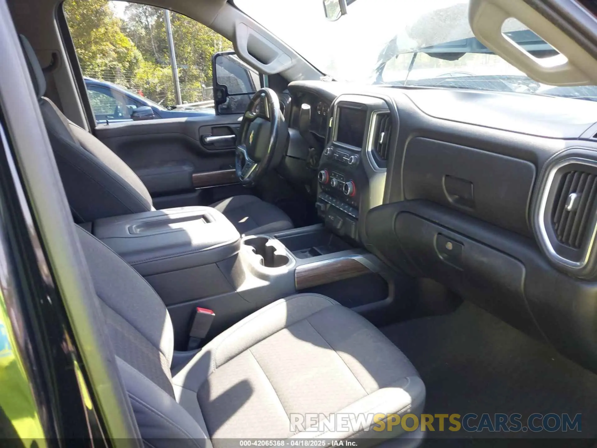 6 Photograph of a damaged car 1GC4YNEY4LF132900 CHEVROLET SILVERADO 2500HD 2020