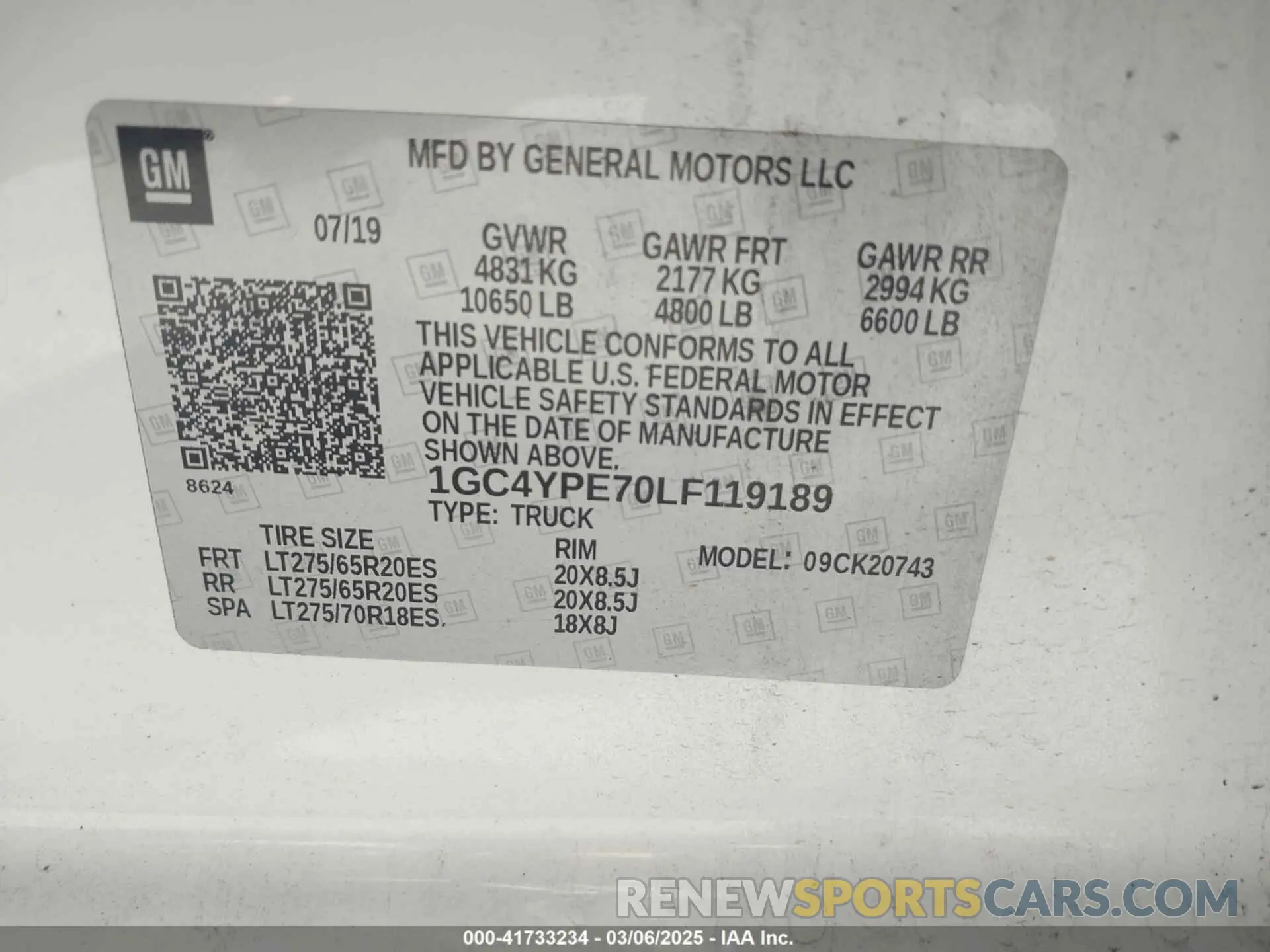 8 Photograph of a damaged car 1GC4YPE70LF119189 CHEVROLET SILVERADO 2500HD 2020