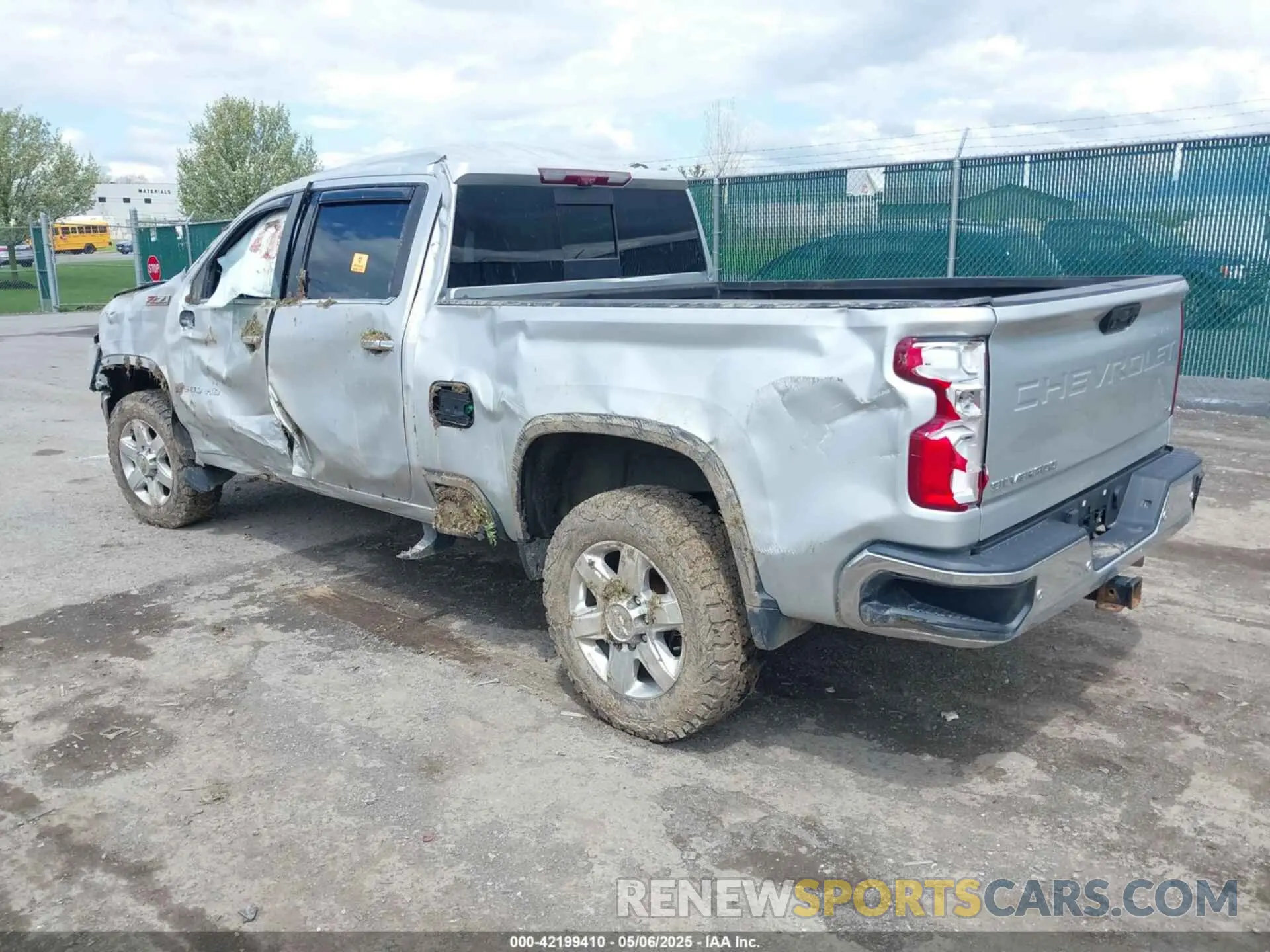3 Photograph of a damaged car 1GC4YPEY5LF102557 CHEVROLET SILVERADO 2500HD 2020