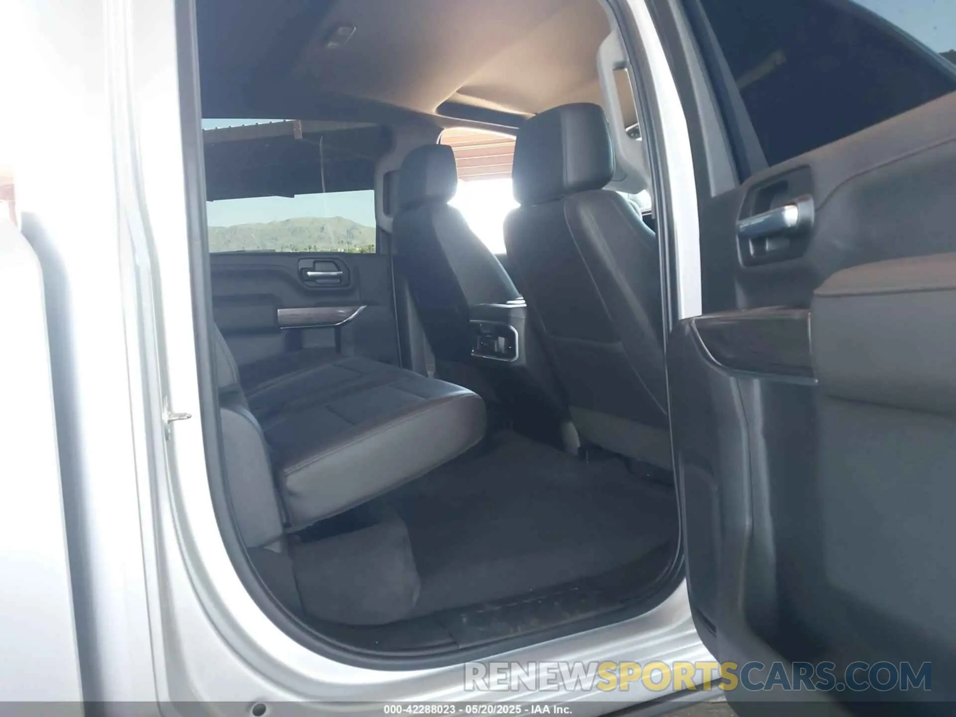 8 Photograph of a damaged car 1GC4YPEY8LF340385 CHEVROLET SILVERADO 2500HD 2020
