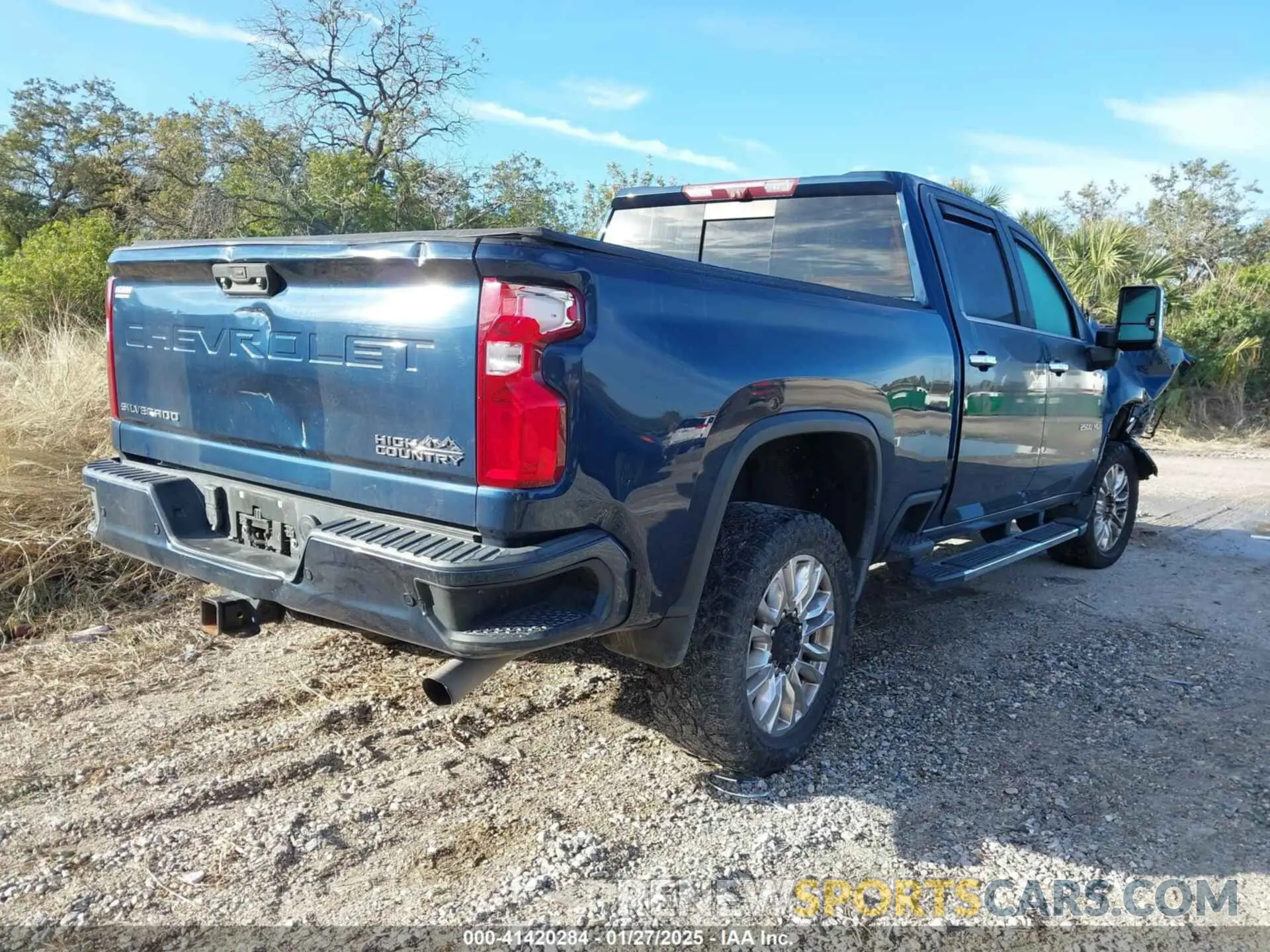4 Photograph of a damaged car 1GC4YRE74LF125492 CHEVROLET SILVERADO 2500HD 2020