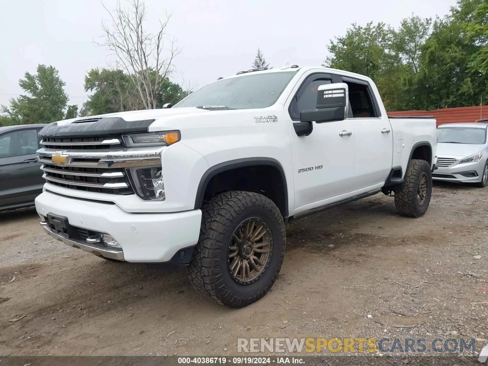 2 Photograph of a damaged car 1GC4YREY4LF020847 CHEVROLET SILVERADO 2500HD 2020
