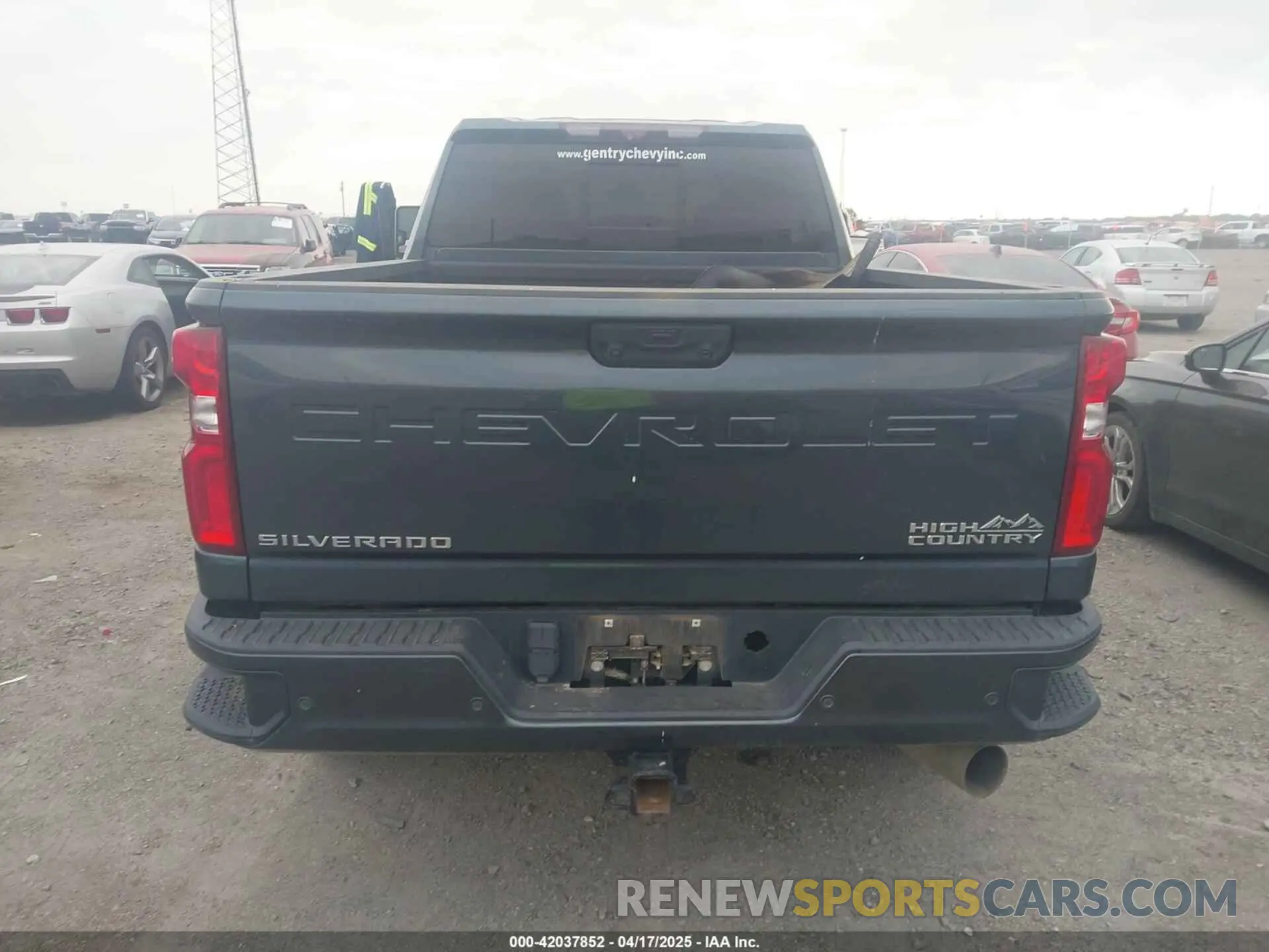 19 Photograph of a damaged car 1GC4YREY9LF117686 CHEVROLET SILVERADO 2500HD 2020