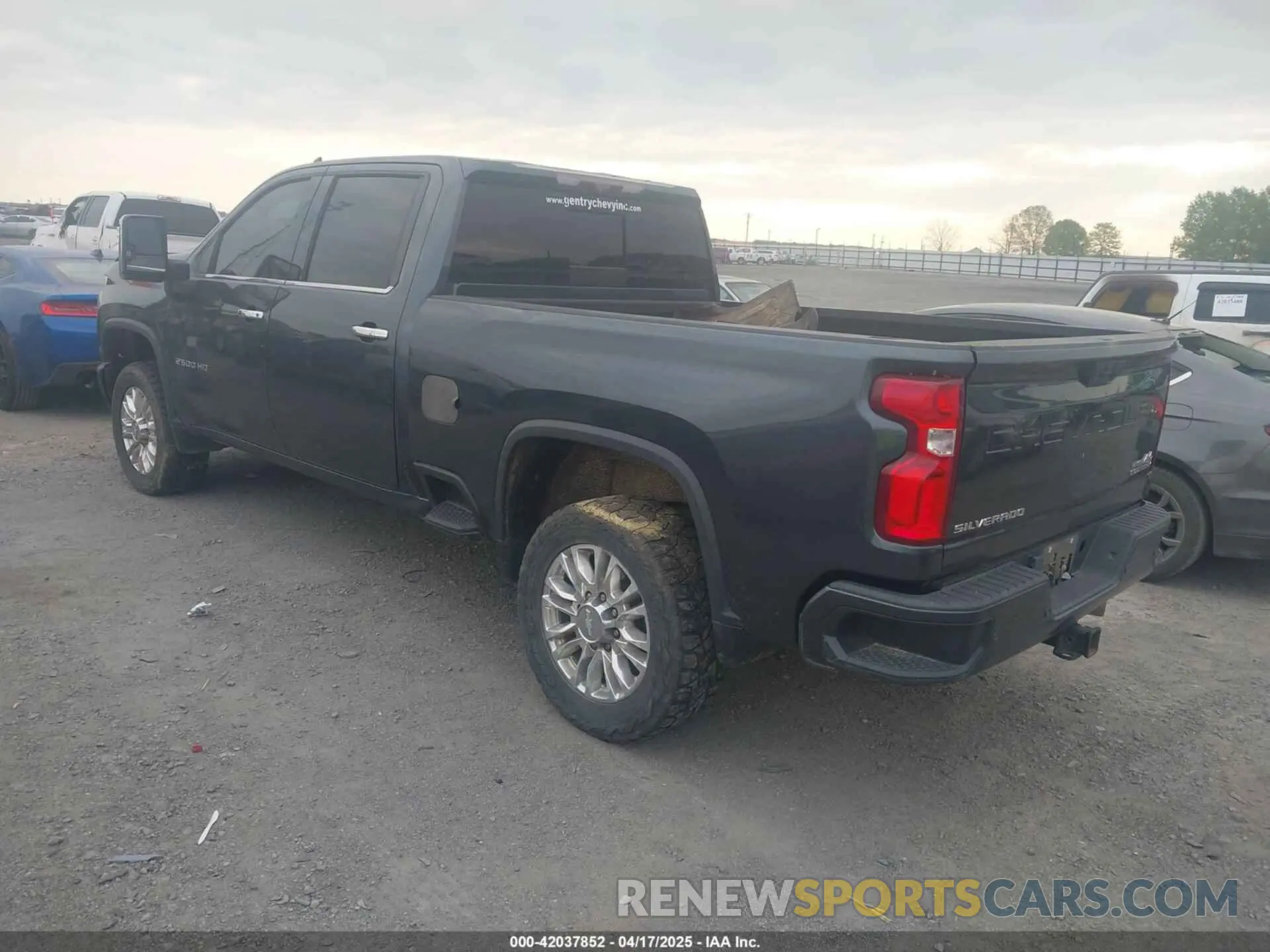 3 Photograph of a damaged car 1GC4YREY9LF117686 CHEVROLET SILVERADO 2500HD 2020