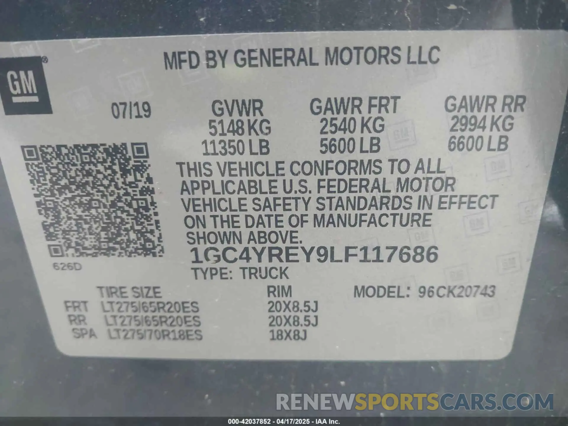 8 Photograph of a damaged car 1GC4YREY9LF117686 CHEVROLET SILVERADO 2500HD 2020