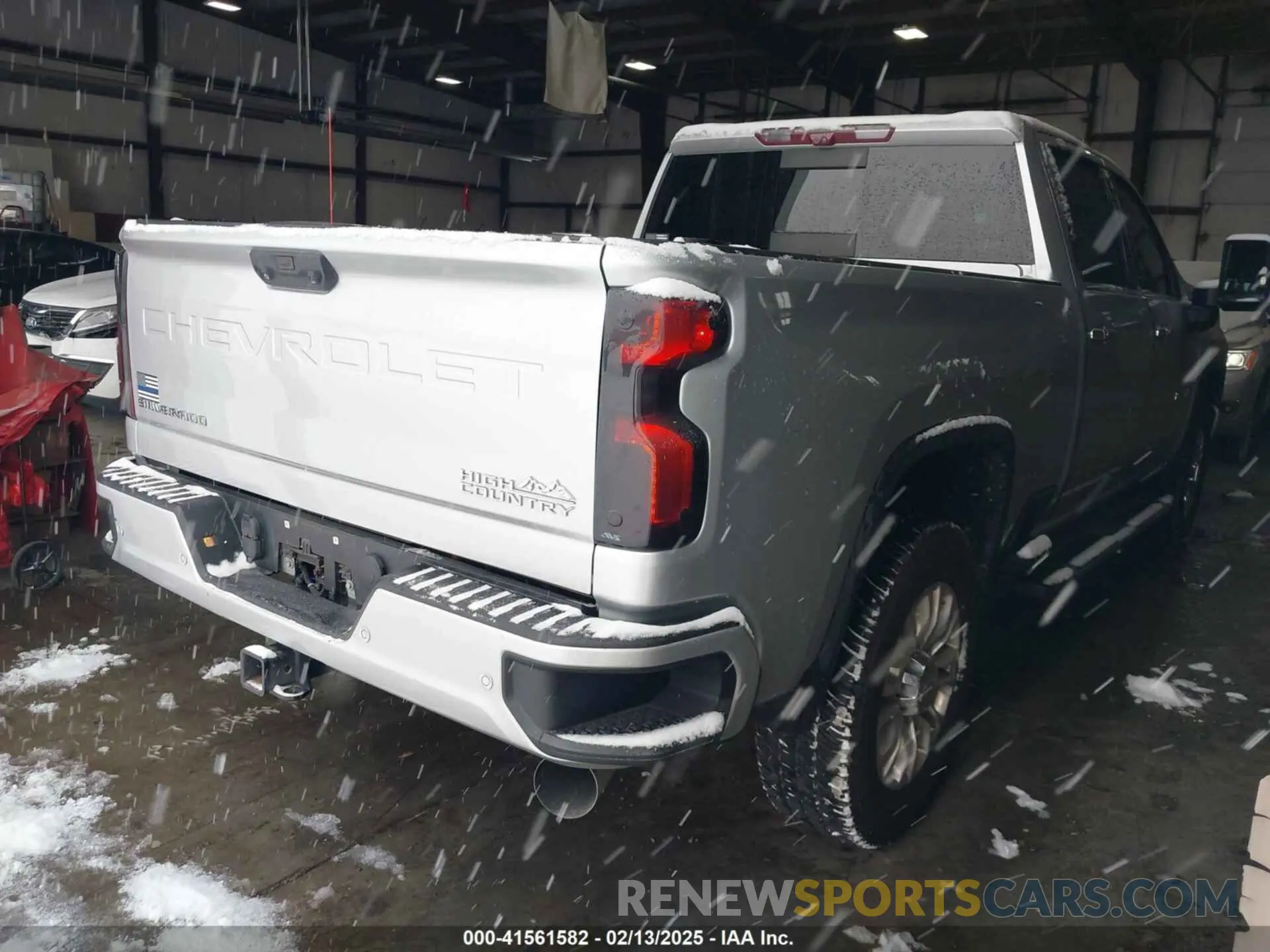 4 Photograph of a damaged car 1GC4YREYXLF190002 CHEVROLET SILVERADO 2500HD 2020