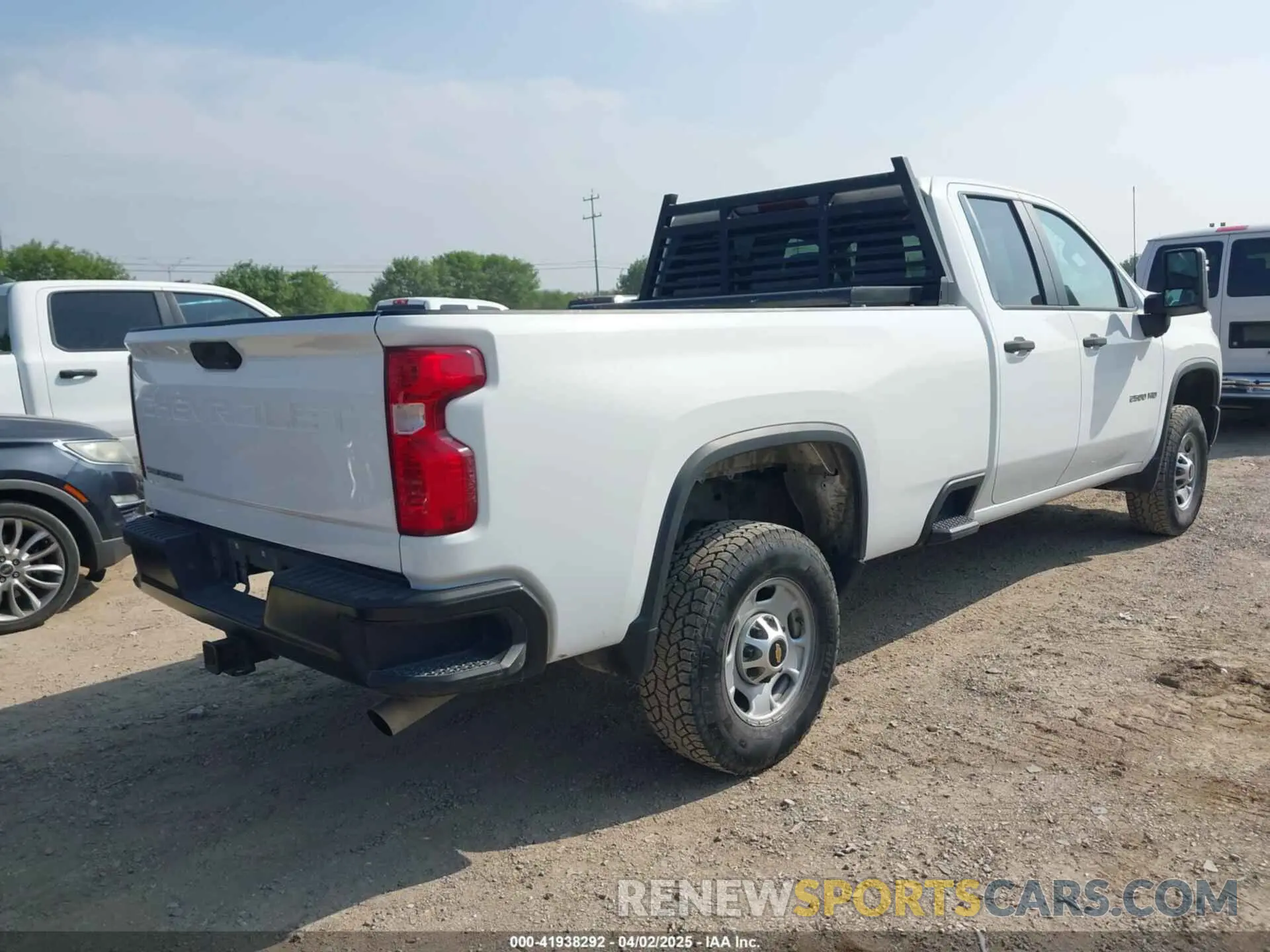 4 Photograph of a damaged car 1GC5WLE74LF239807 CHEVROLET SILVERADO 2500HD 2020