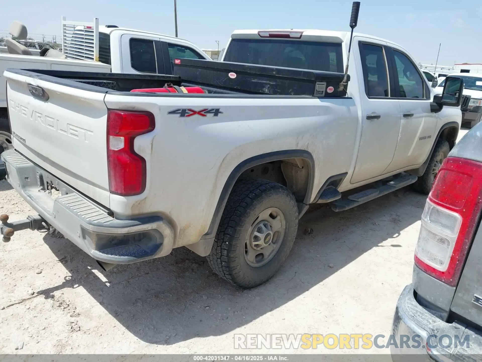 4 Photograph of a damaged car 1GC5YLE72LF225429 CHEVROLET SILVERADO 2500HD 2020