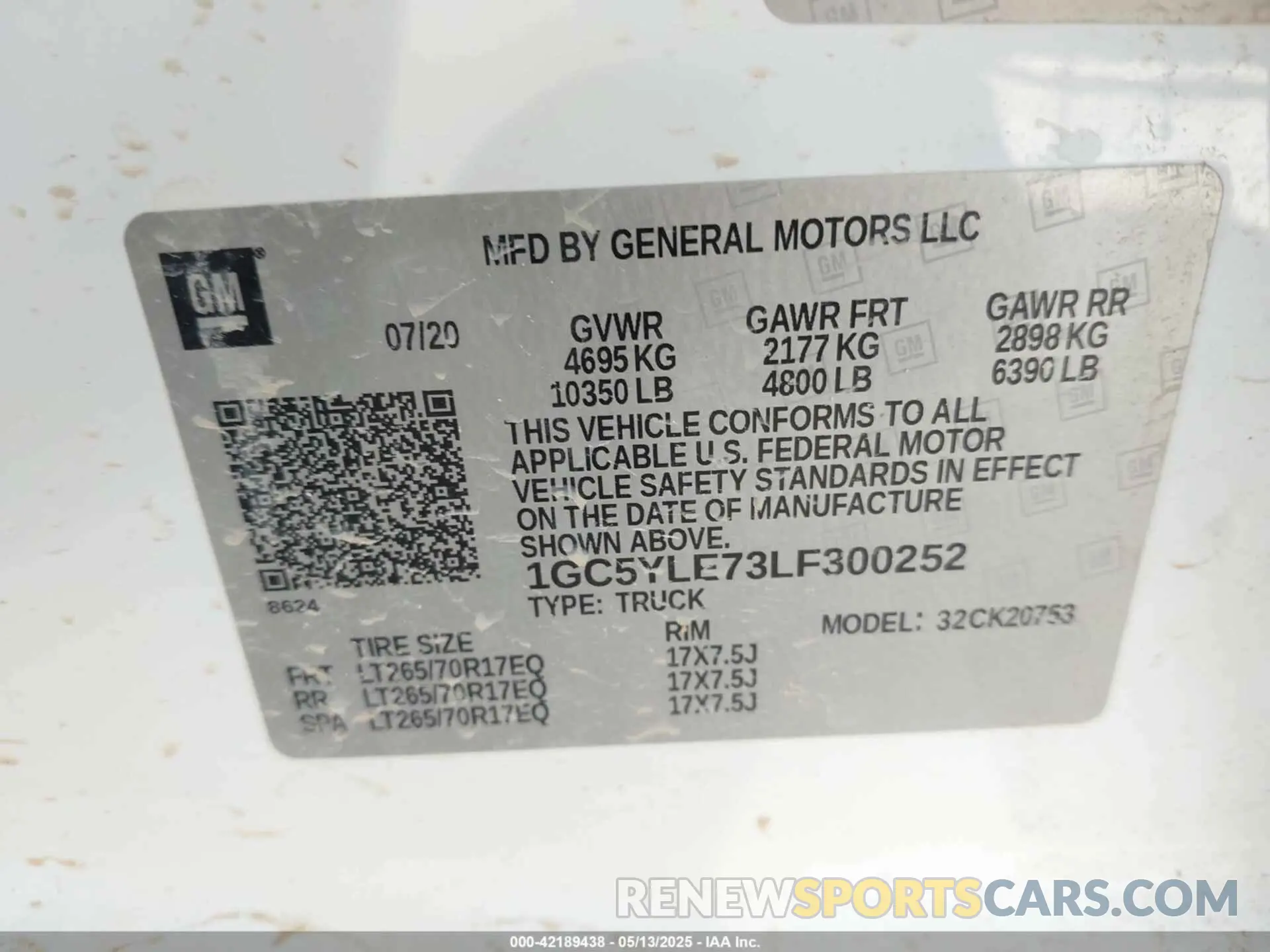 8 Photograph of a damaged car 1GC5YLE73LF300252 CHEVROLET SILVERADO 2500HD 2020
