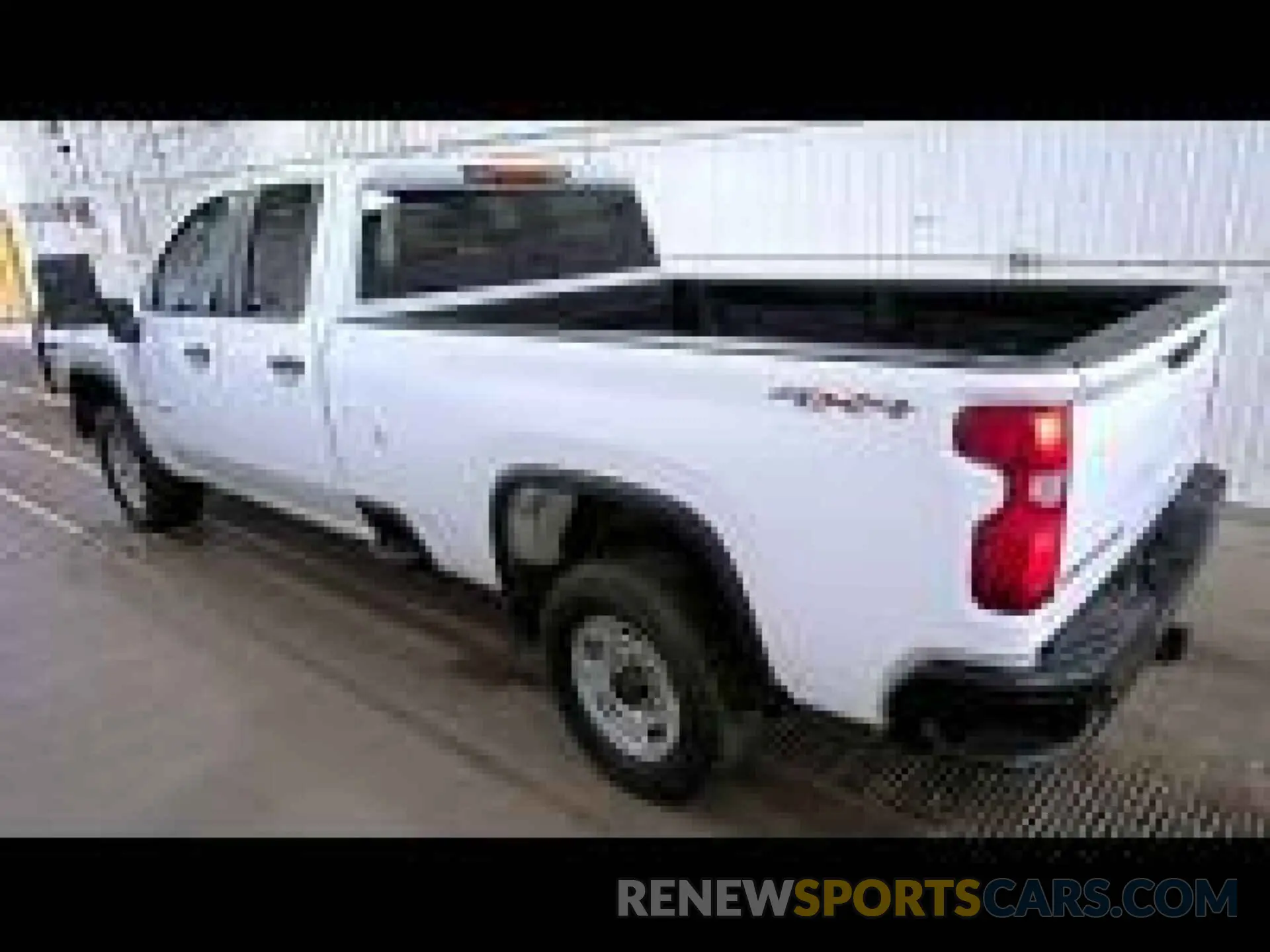 32 Photograph of a damaged car 1GC5YLE75LF232200 CHEVROLET SILVERADO 2500HD 2020