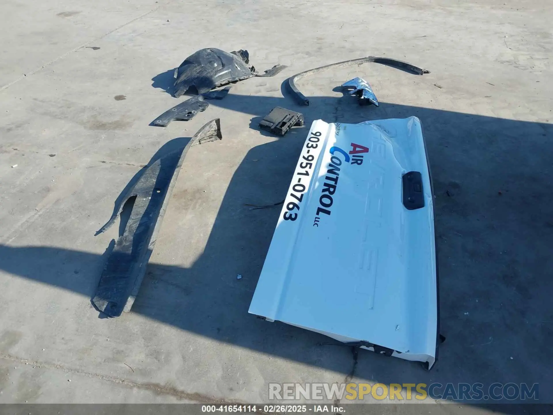12 Photograph of a damaged car 1GC5YLE76LF230357 CHEVROLET SILVERADO 2500HD 2020