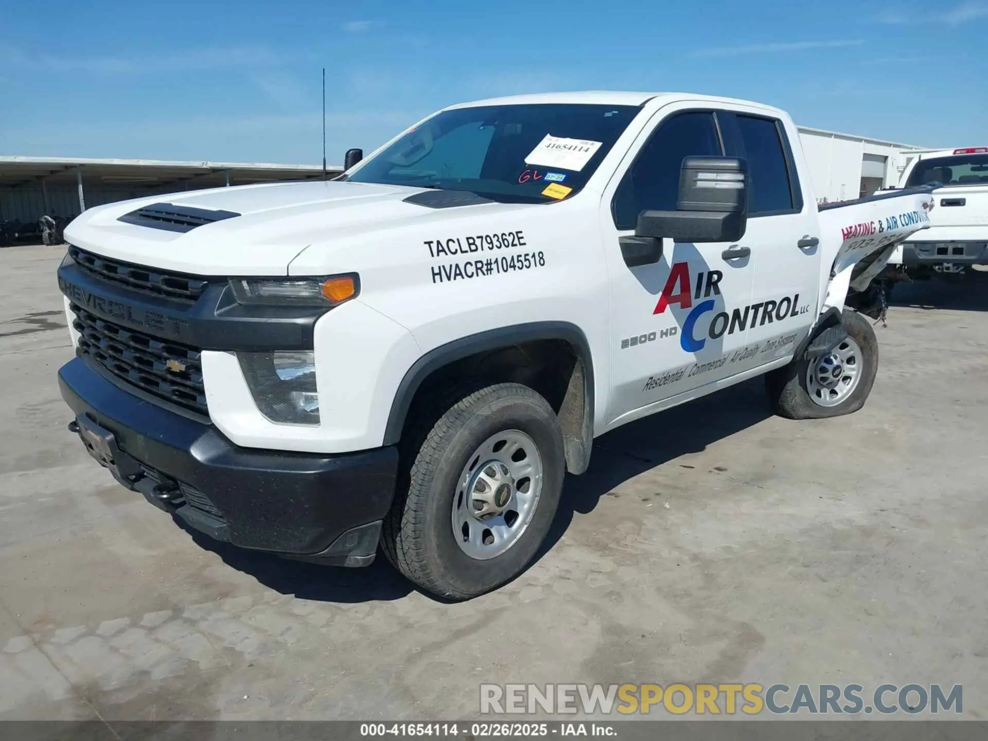 2 Photograph of a damaged car 1GC5YLE76LF230357 CHEVROLET SILVERADO 2500HD 2020