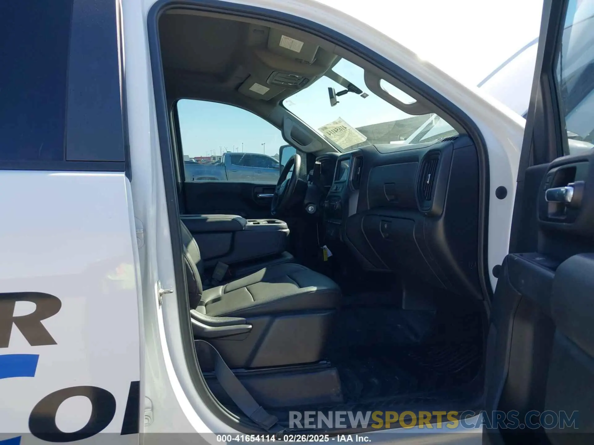 6 Photograph of a damaged car 1GC5YLE76LF230357 CHEVROLET SILVERADO 2500HD 2020