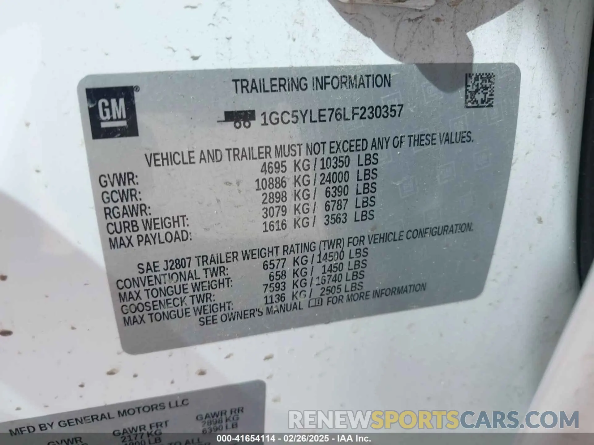 8 Photograph of a damaged car 1GC5YLE76LF230357 CHEVROLET SILVERADO 2500HD 2020