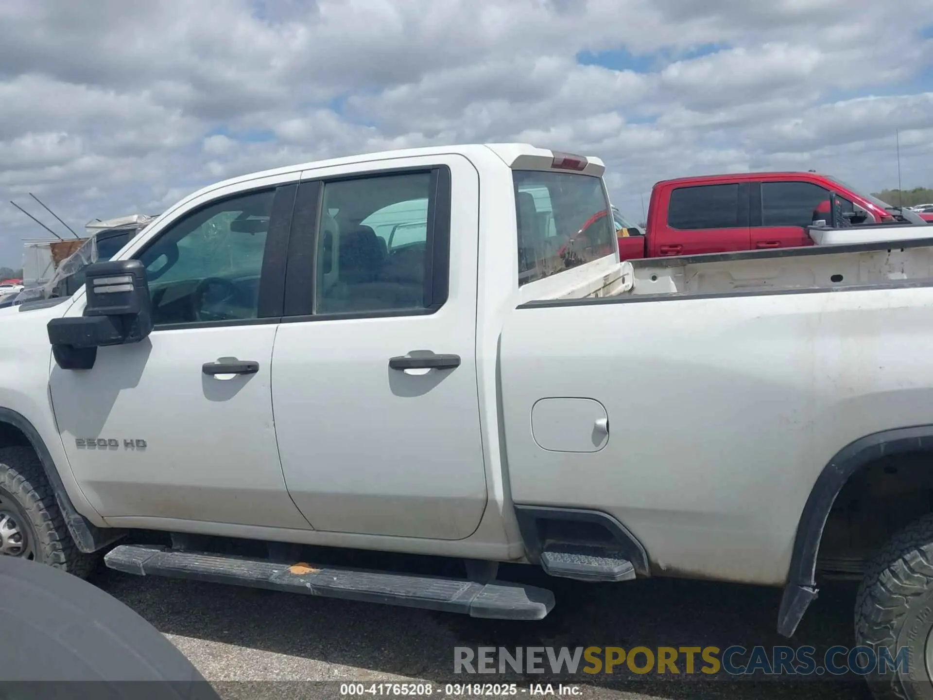 14 Photograph of a damaged car 1GC5YLE7XLF256041 CHEVROLET SILVERADO 2500HD 2020