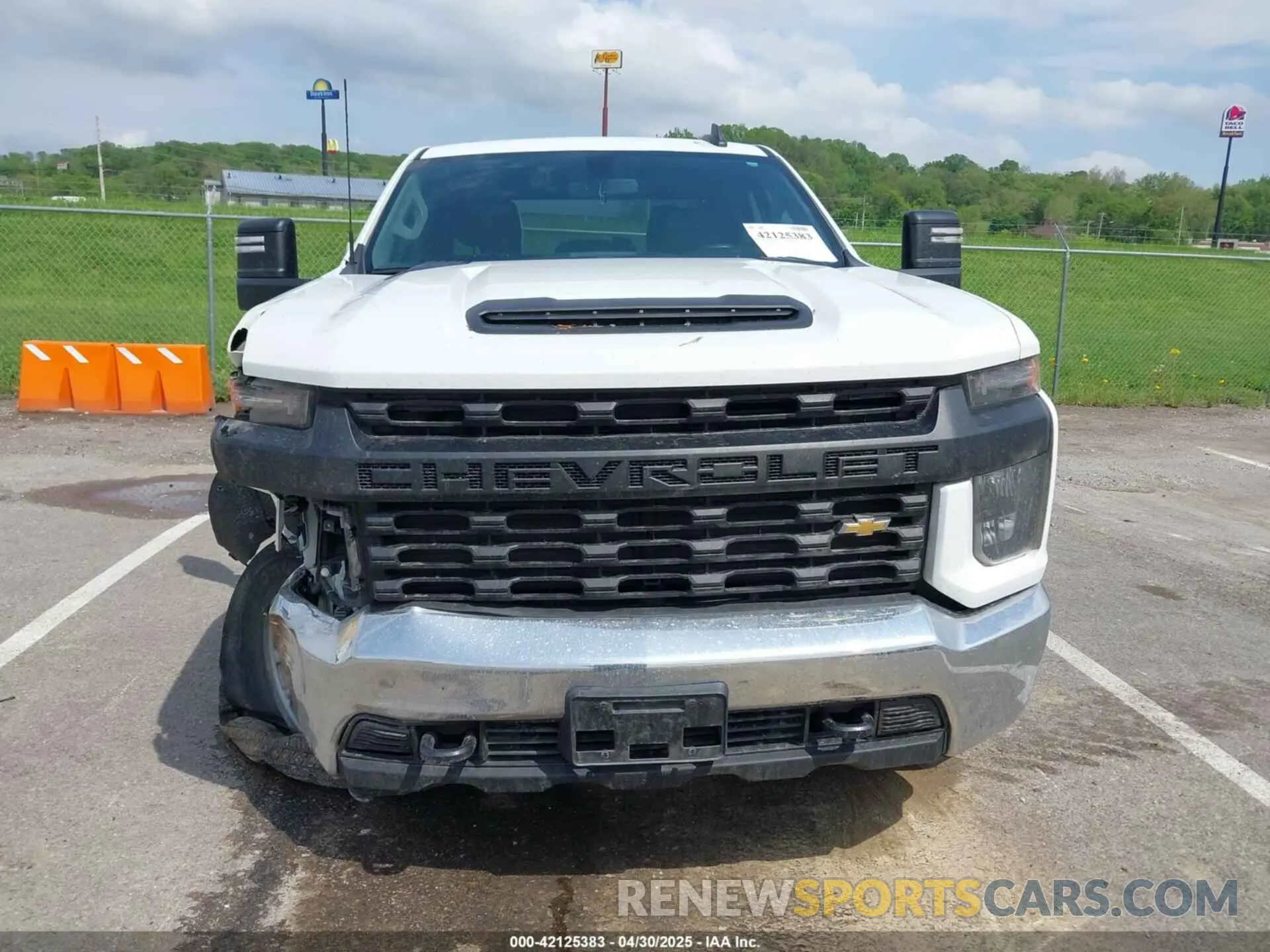 17 Photograph of a damaged car 1GB1WLE70MF215251 CHEVROLET SILVERADO 2500HD 2021