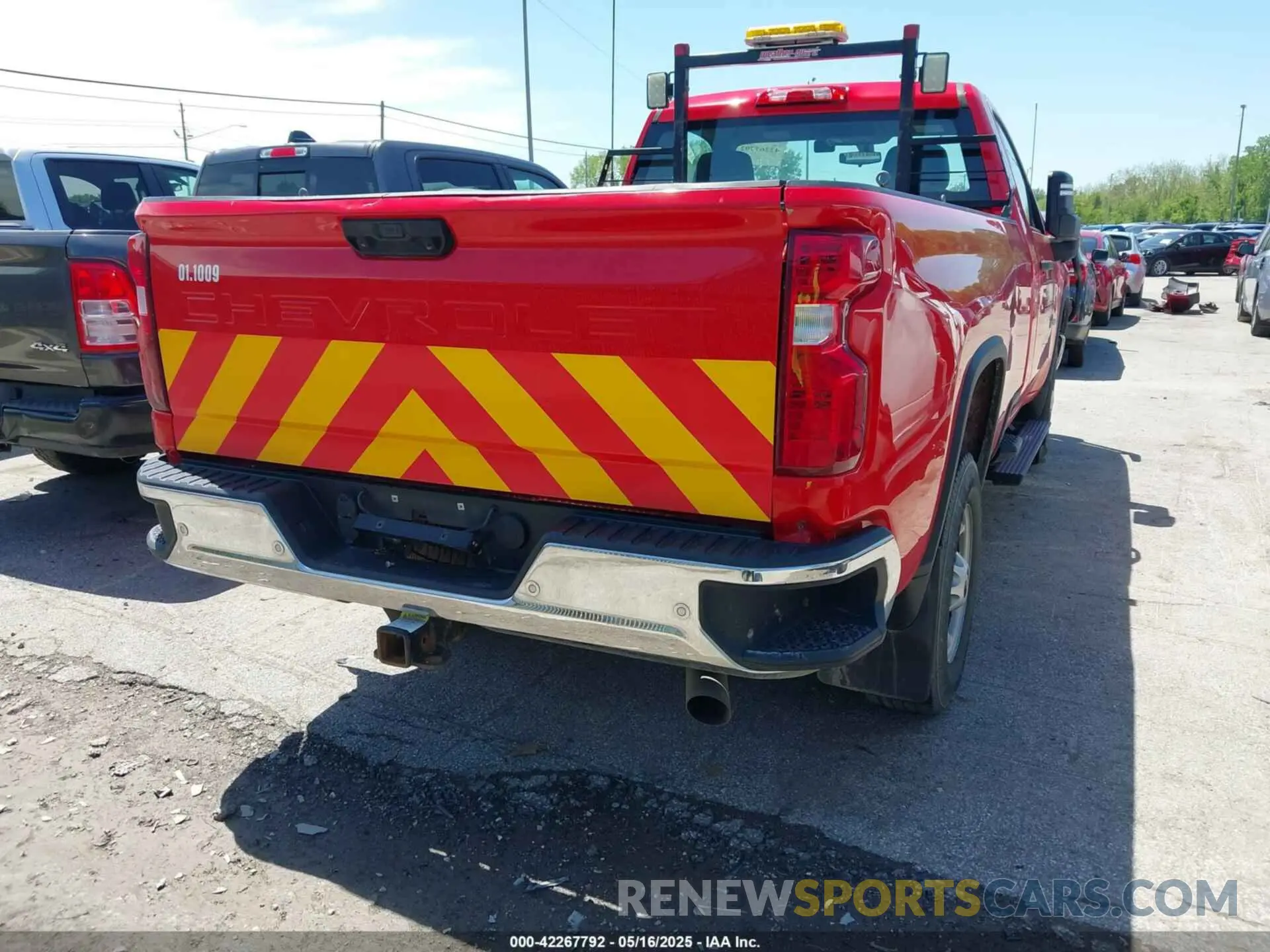 4 Photograph of a damaged car 1GC0WLE71MF129129 CHEVROLET SILVERADO 2500HD 2021
