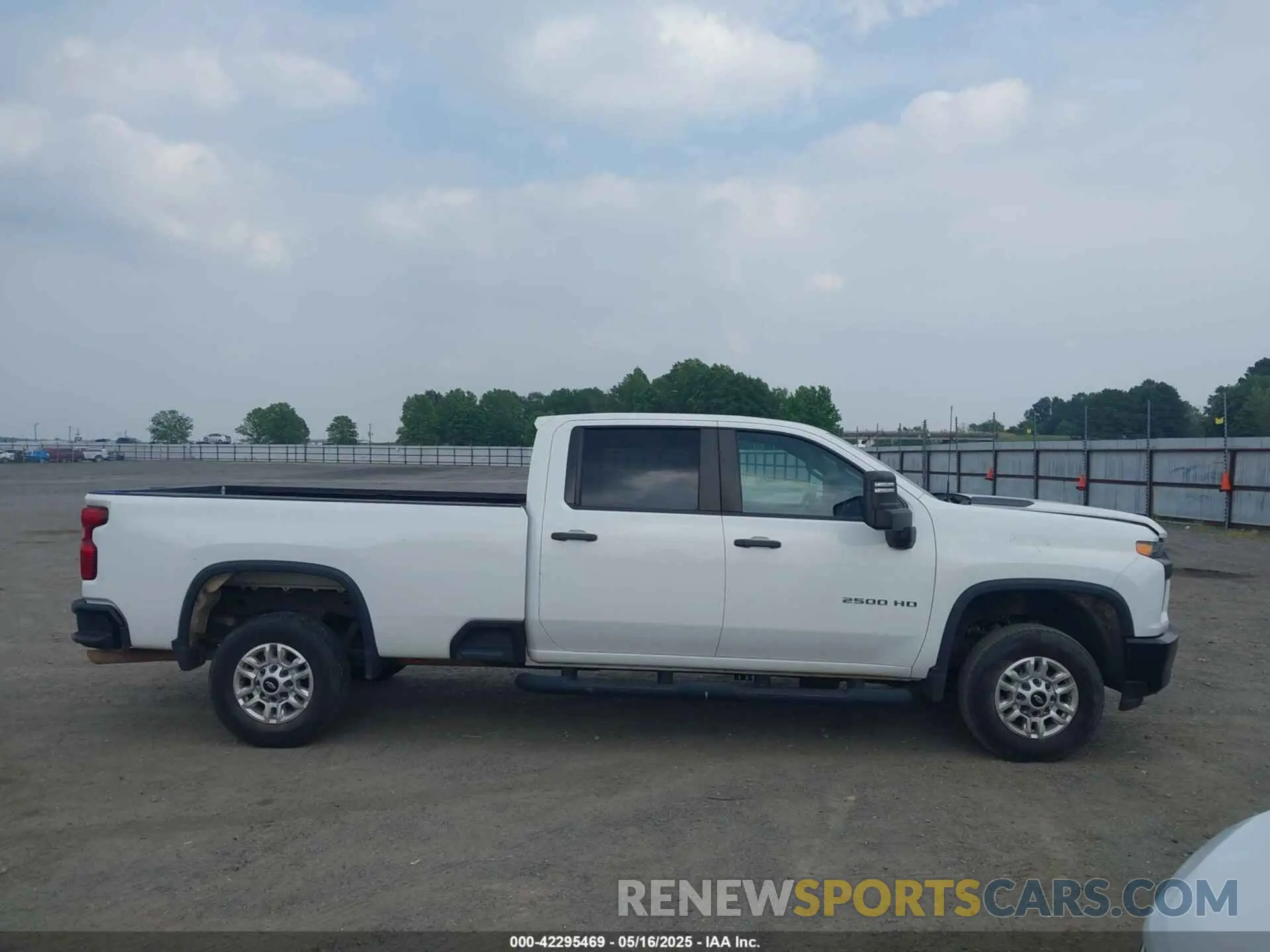 12 Photograph of a damaged car 1GC1WLE77MF292534 CHEVROLET SILVERADO 2500HD 2021