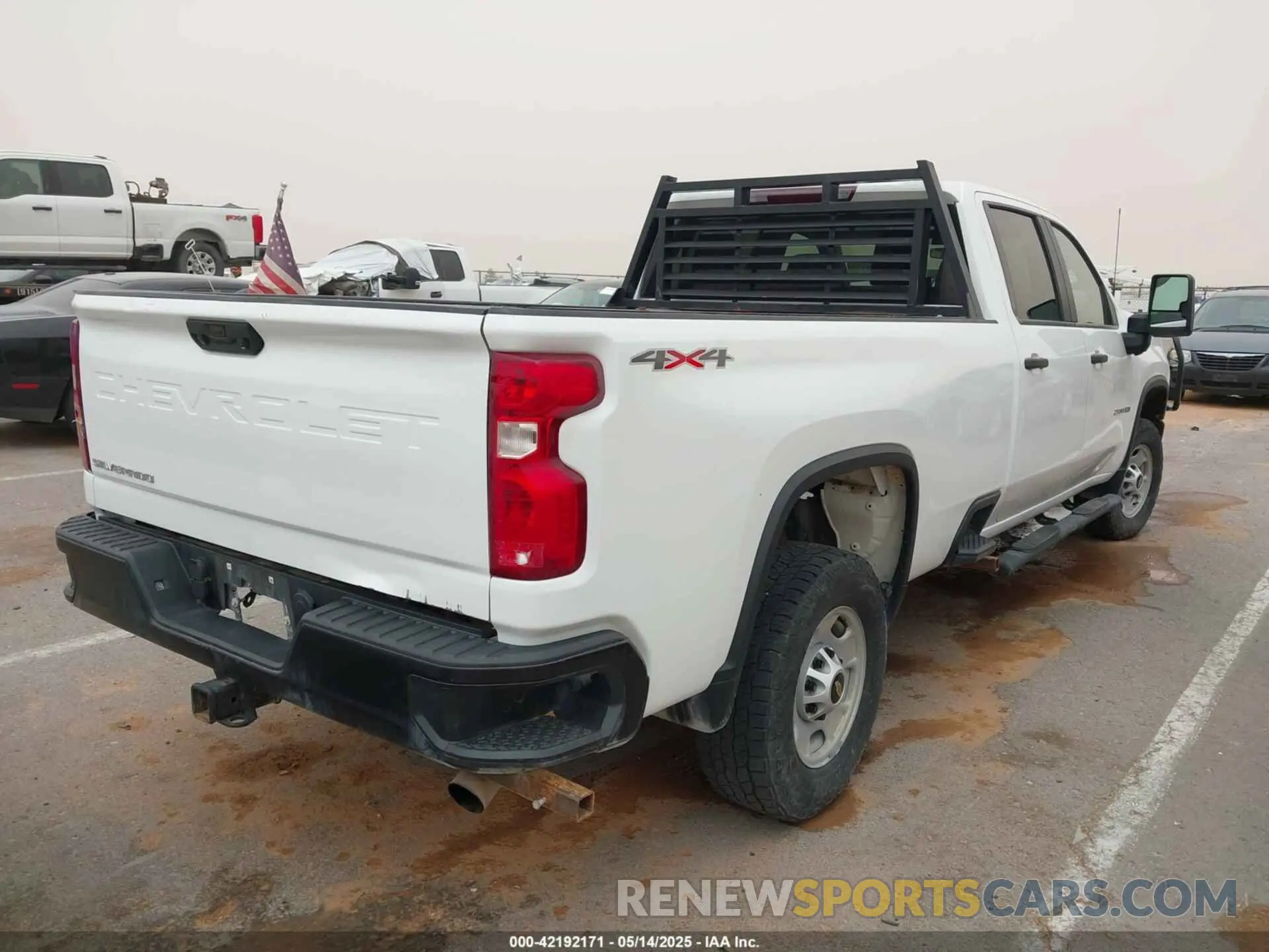 4 Photograph of a damaged car 1GC1YLE70MF136474 CHEVROLET SILVERADO 2500HD 2021