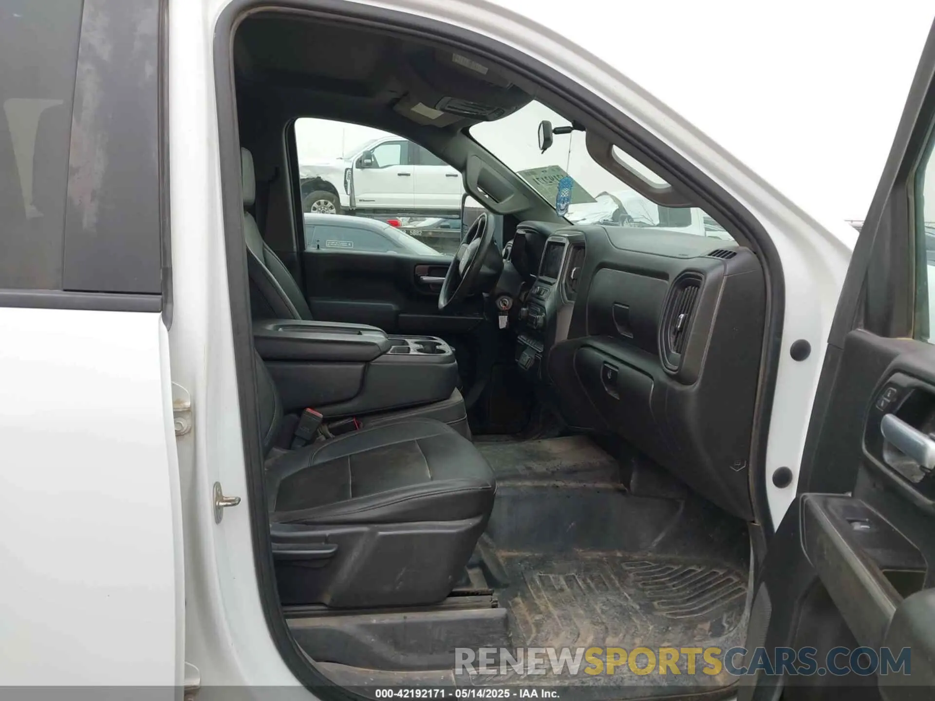5 Photograph of a damaged car 1GC1YLE70MF136474 CHEVROLET SILVERADO 2500HD 2021