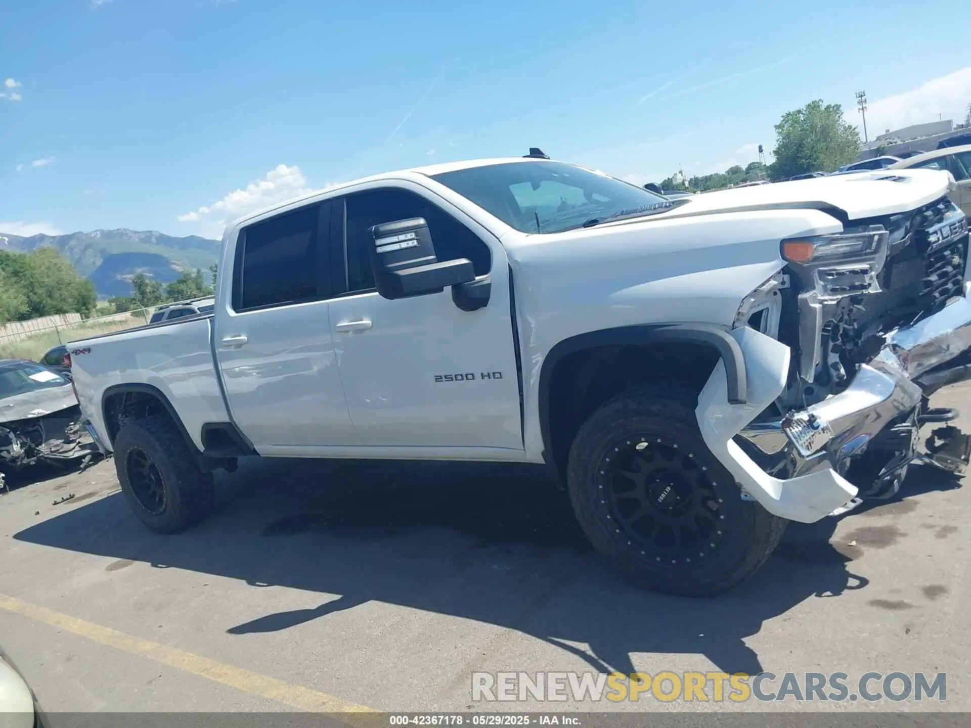 13 Photograph of a damaged car 1GC1YNEY5MF253830 CHEVROLET SILVERADO 2500HD 2021