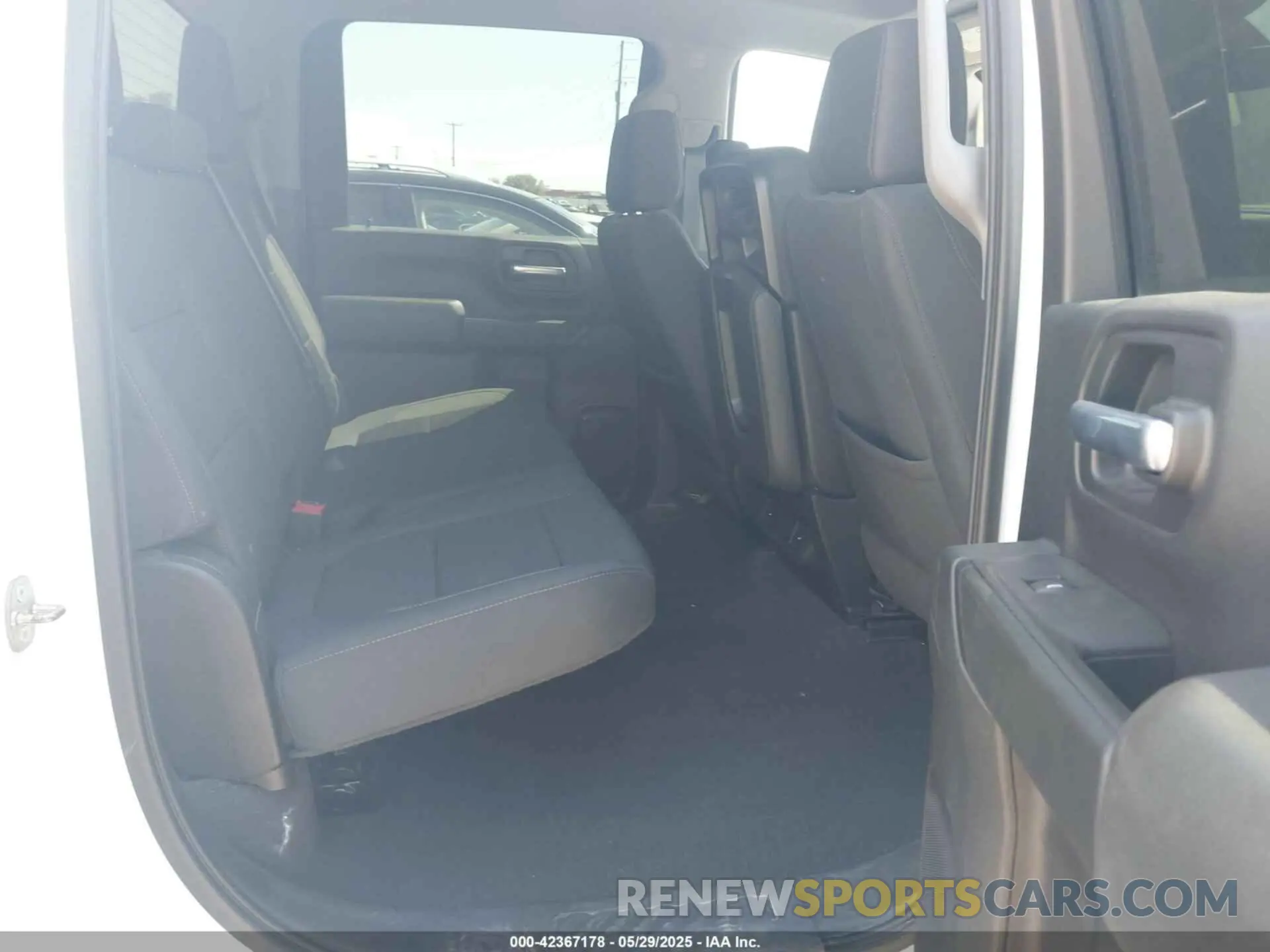 8 Photograph of a damaged car 1GC1YNEY5MF253830 CHEVROLET SILVERADO 2500HD 2021