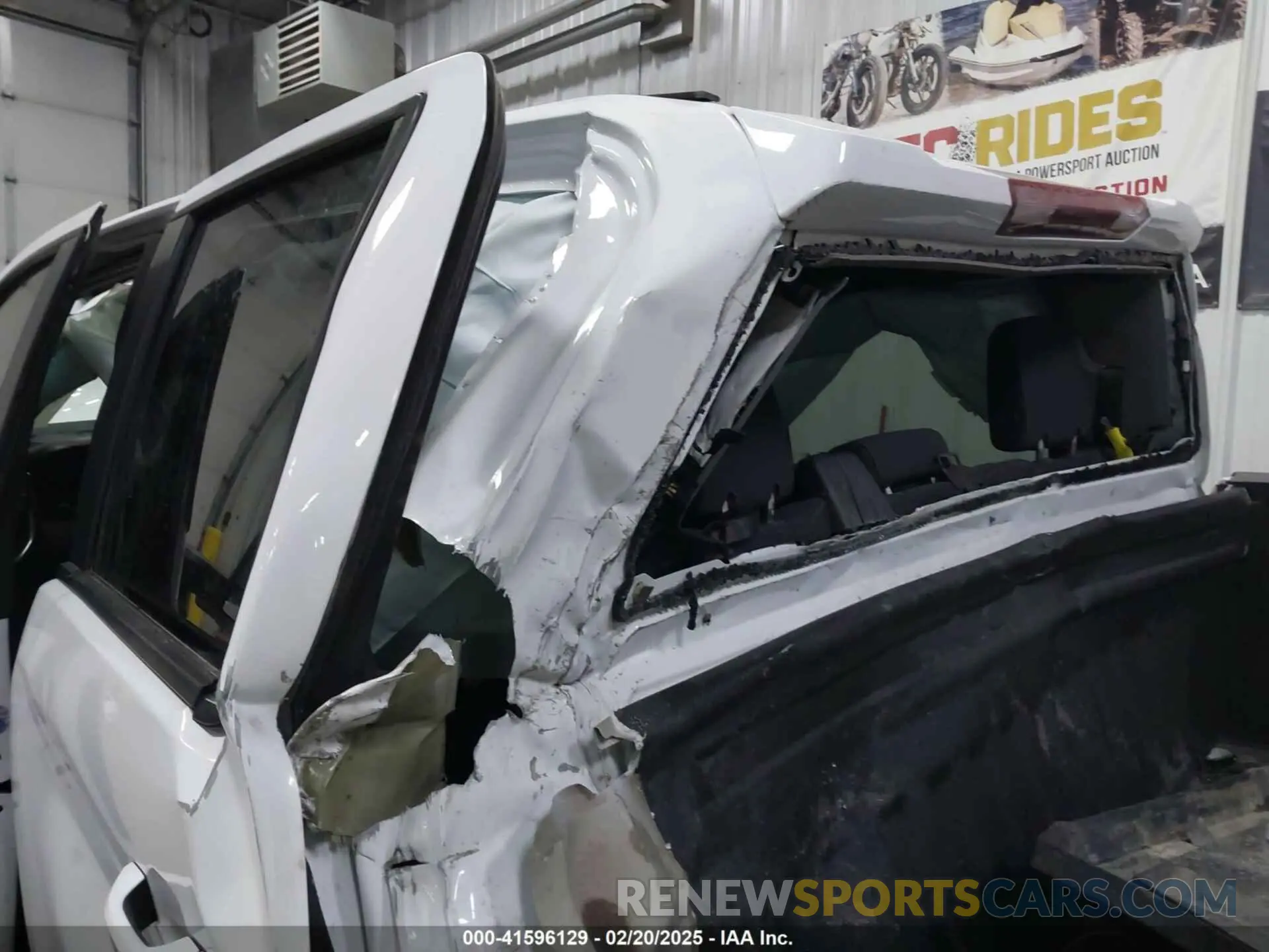 17 Photograph of a damaged car 1GC1YNEY8MF290760 CHEVROLET SILVERADO 2500HD 2021