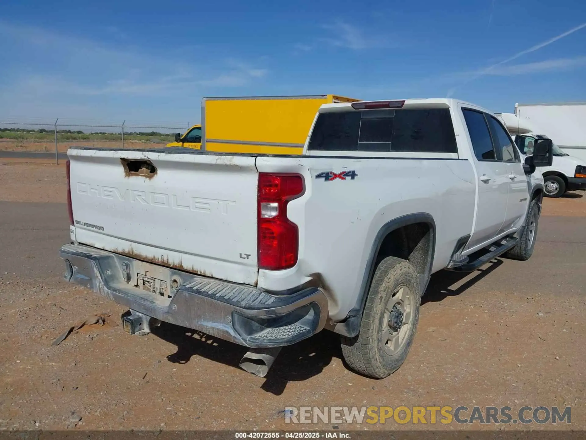 4 Photograph of a damaged car 1GC1YNEY9MF173804 CHEVROLET SILVERADO 2500HD 2021