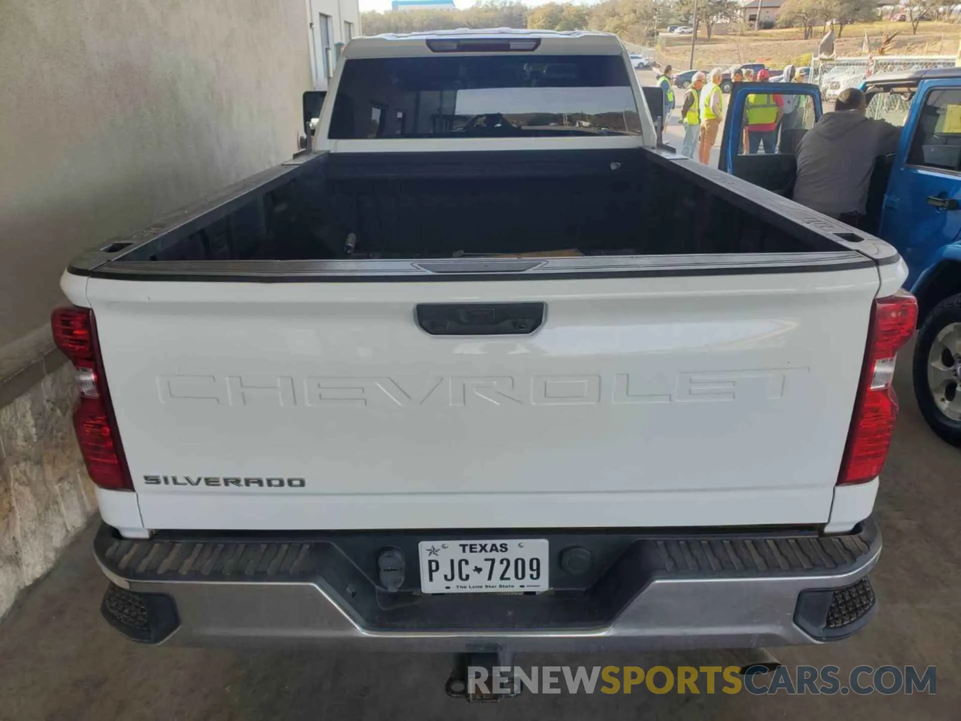 18 Photograph of a damaged car 1GC2YLE70MF131909 CHEVROLET SILVERADO 2500HD 2021
