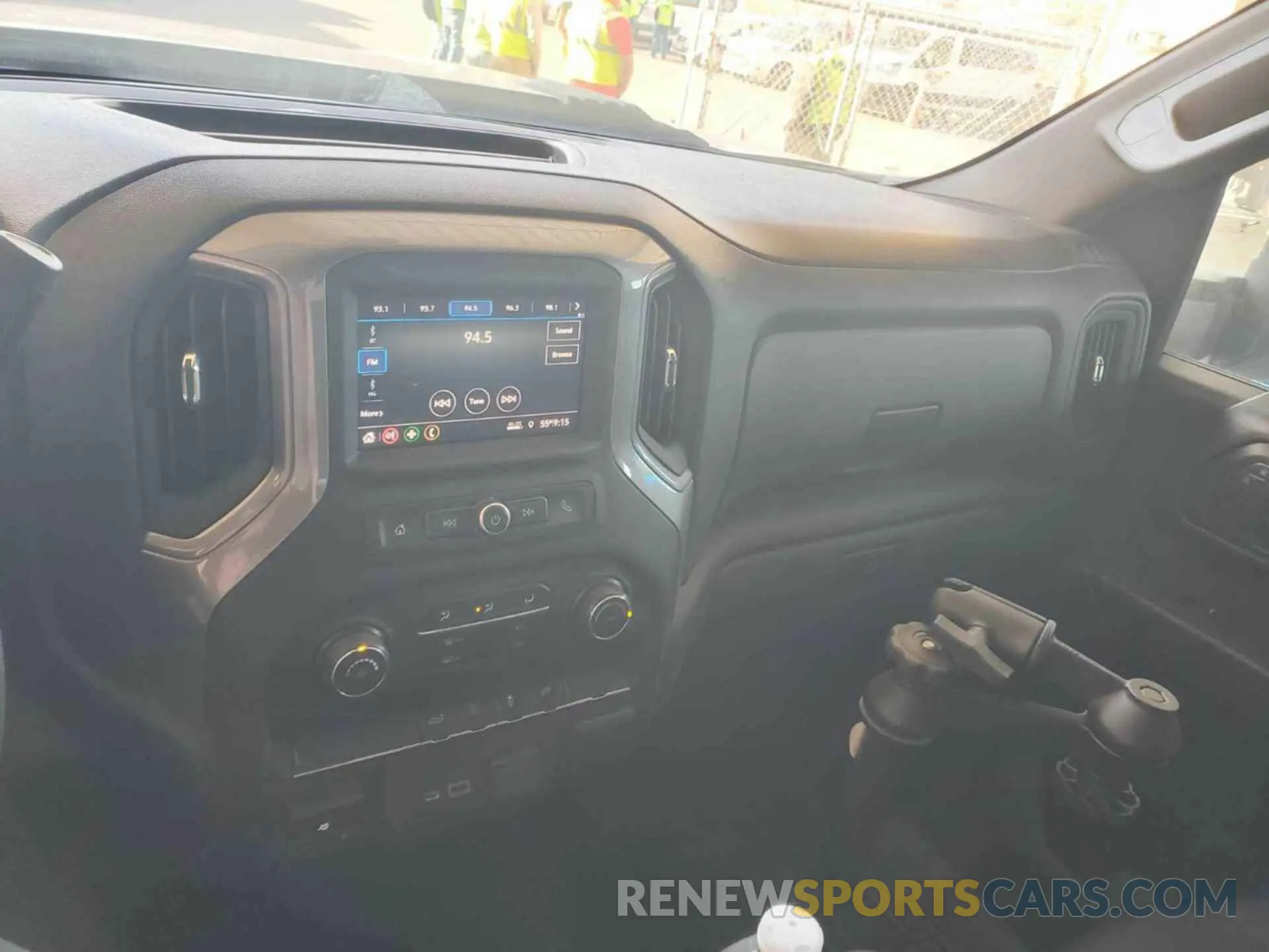 24 Photograph of a damaged car 1GC2YLE70MF131909 CHEVROLET SILVERADO 2500HD 2021