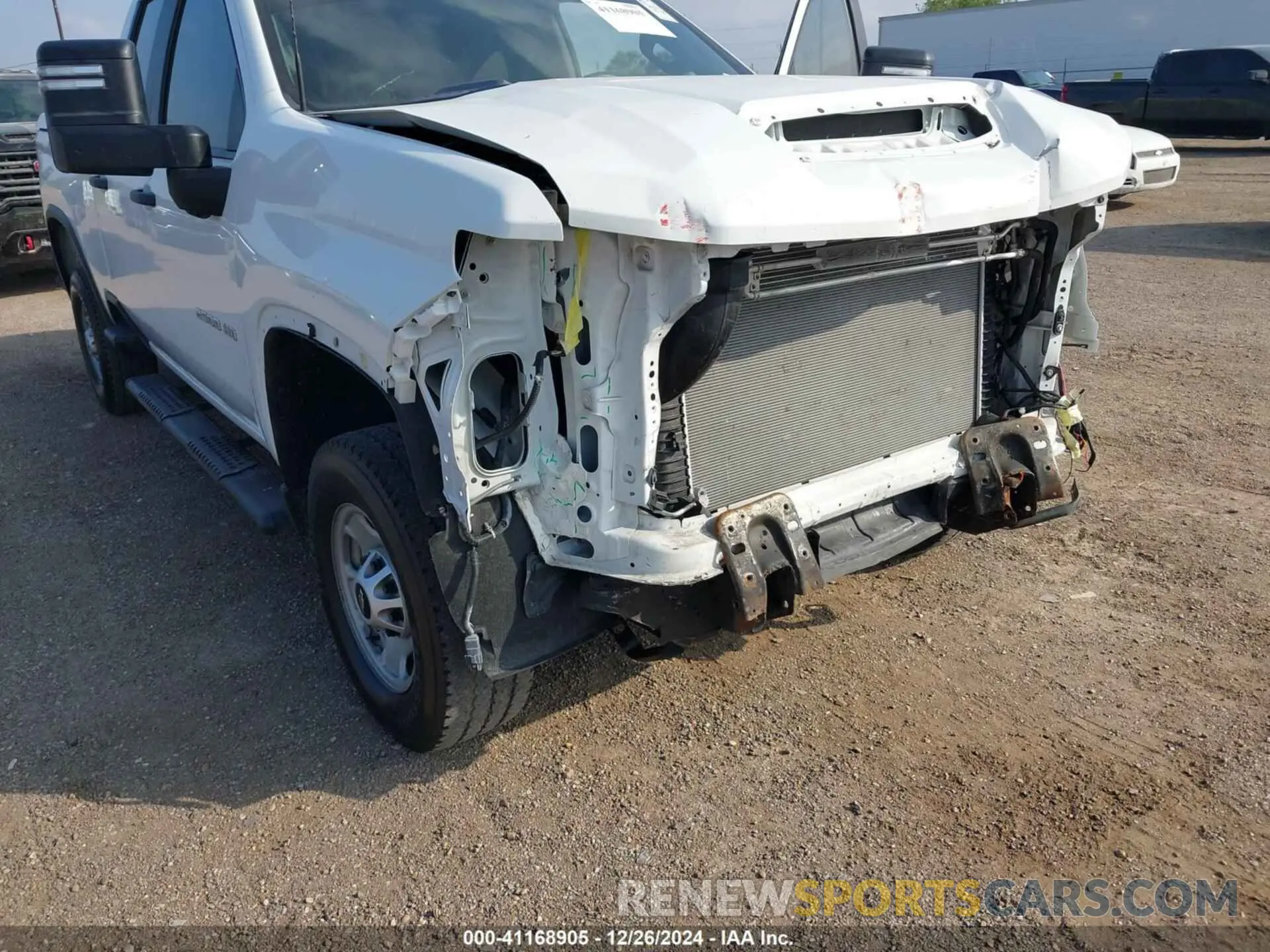 17 Photograph of a damaged car 1GC2YLE73MF250957 CHEVROLET SILVERADO 2500HD 2021