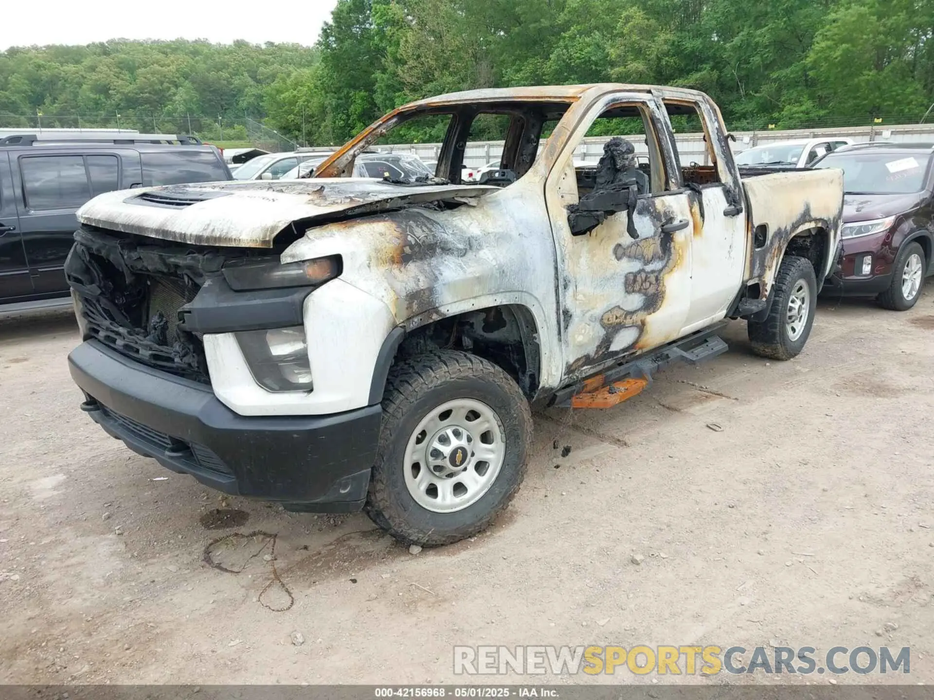 2 Photograph of a damaged car 1GC2YLE74MF285961 CHEVROLET SILVERADO 2500HD 2021