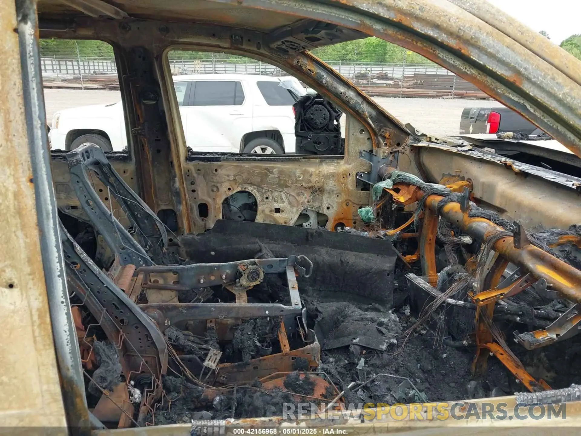 5 Photograph of a damaged car 1GC2YLE74MF285961 CHEVROLET SILVERADO 2500HD 2021