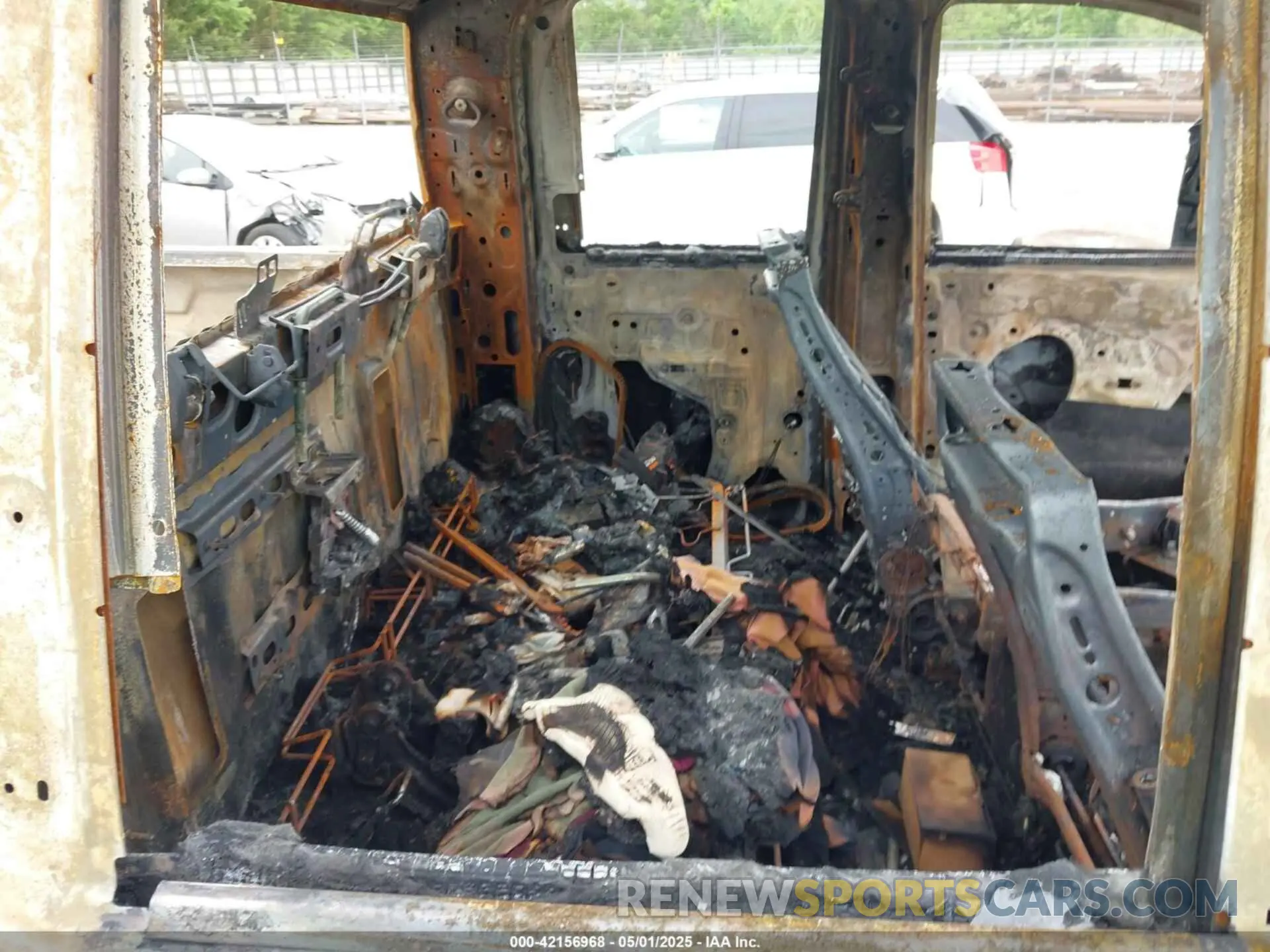 8 Photograph of a damaged car 1GC2YLE74MF285961 CHEVROLET SILVERADO 2500HD 2021