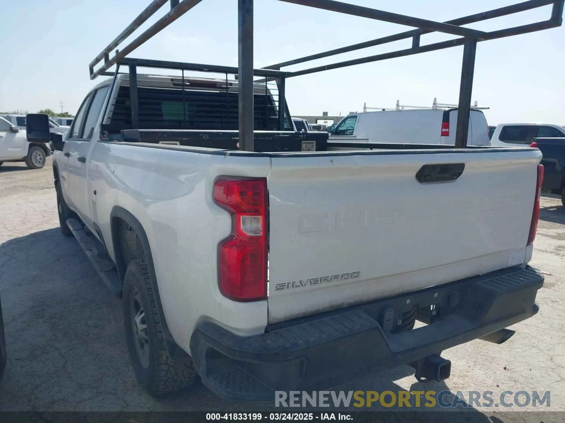 3 Photograph of a damaged car 1GC4WLE78MF122440 CHEVROLET SILVERADO 2500HD 2021