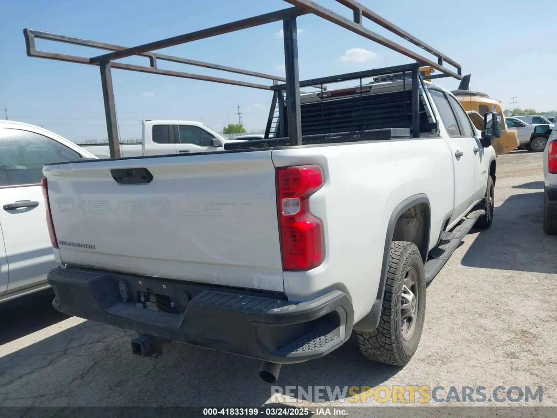 4 Photograph of a damaged car 1GC4WLE78MF122440 CHEVROLET SILVERADO 2500HD 2021