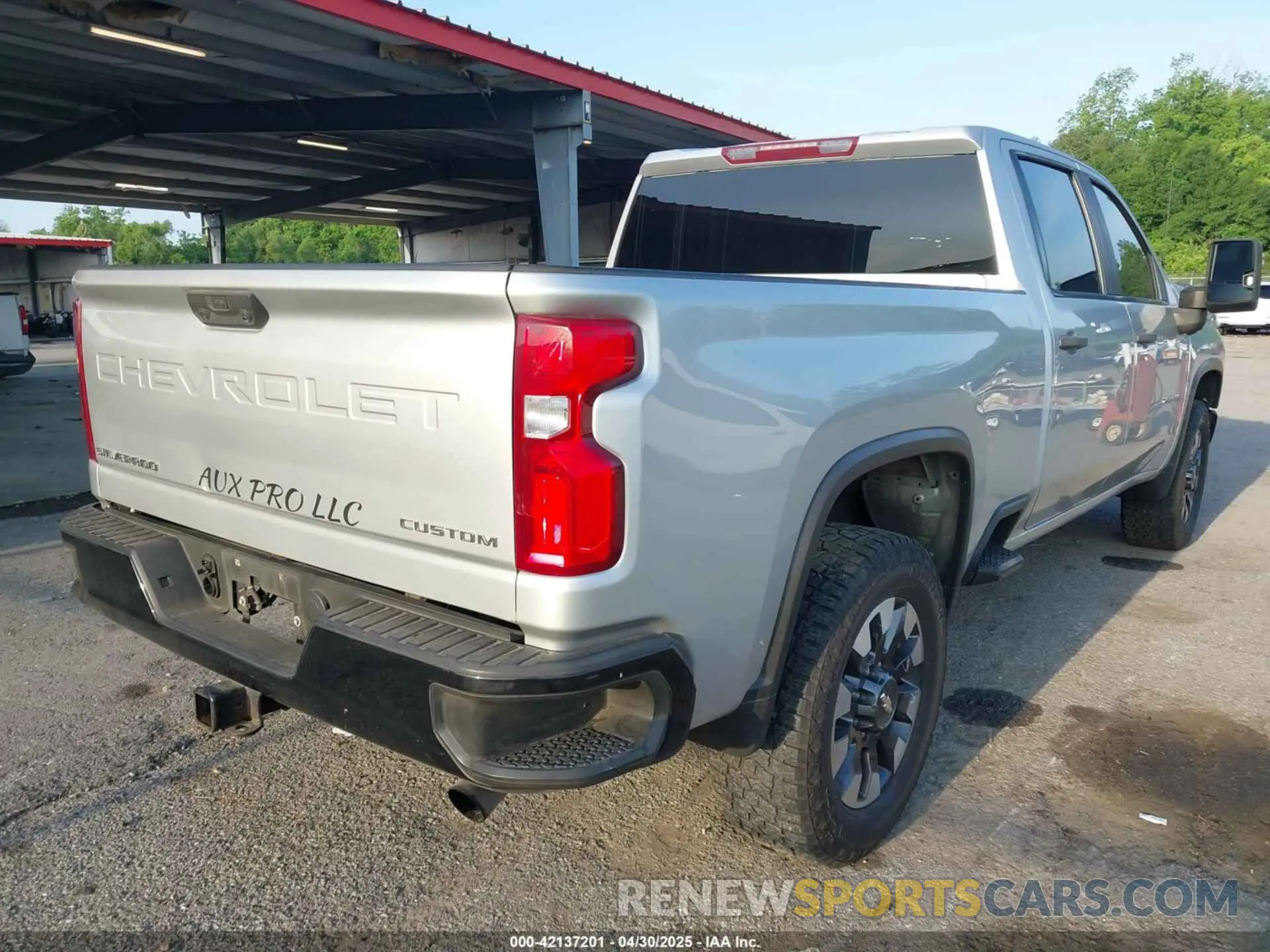 4 Photograph of a damaged car 1GC4WME70MF305286 CHEVROLET SILVERADO 2500HD 2021