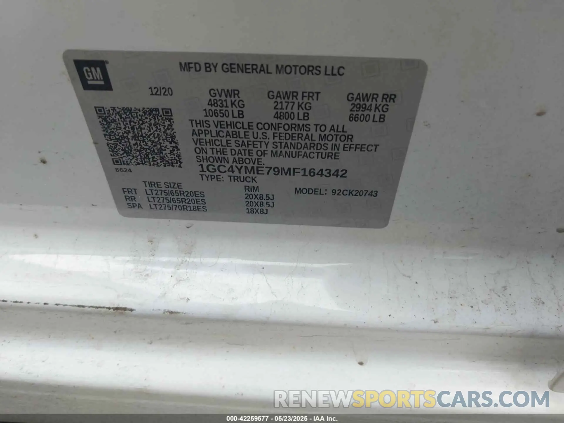 8 Photograph of a damaged car 1GC4YME79MF164342 CHEVROLET SILVERADO 2500HD 2021