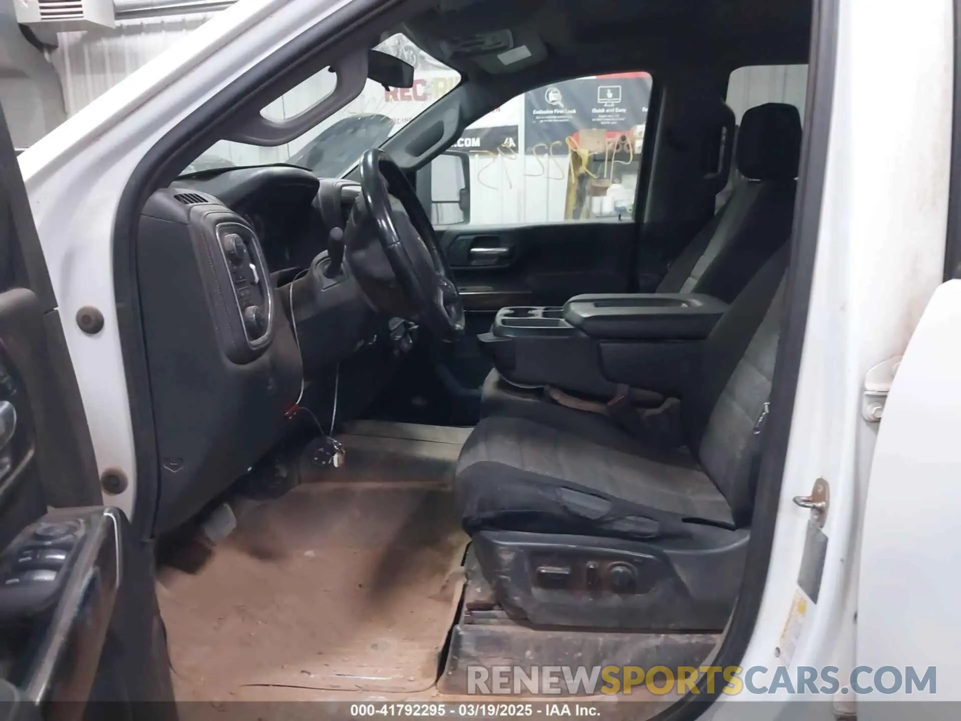 18 Photograph of a damaged car 1GC4YNE72MF115988 CHEVROLET SILVERADO 2500HD 2021