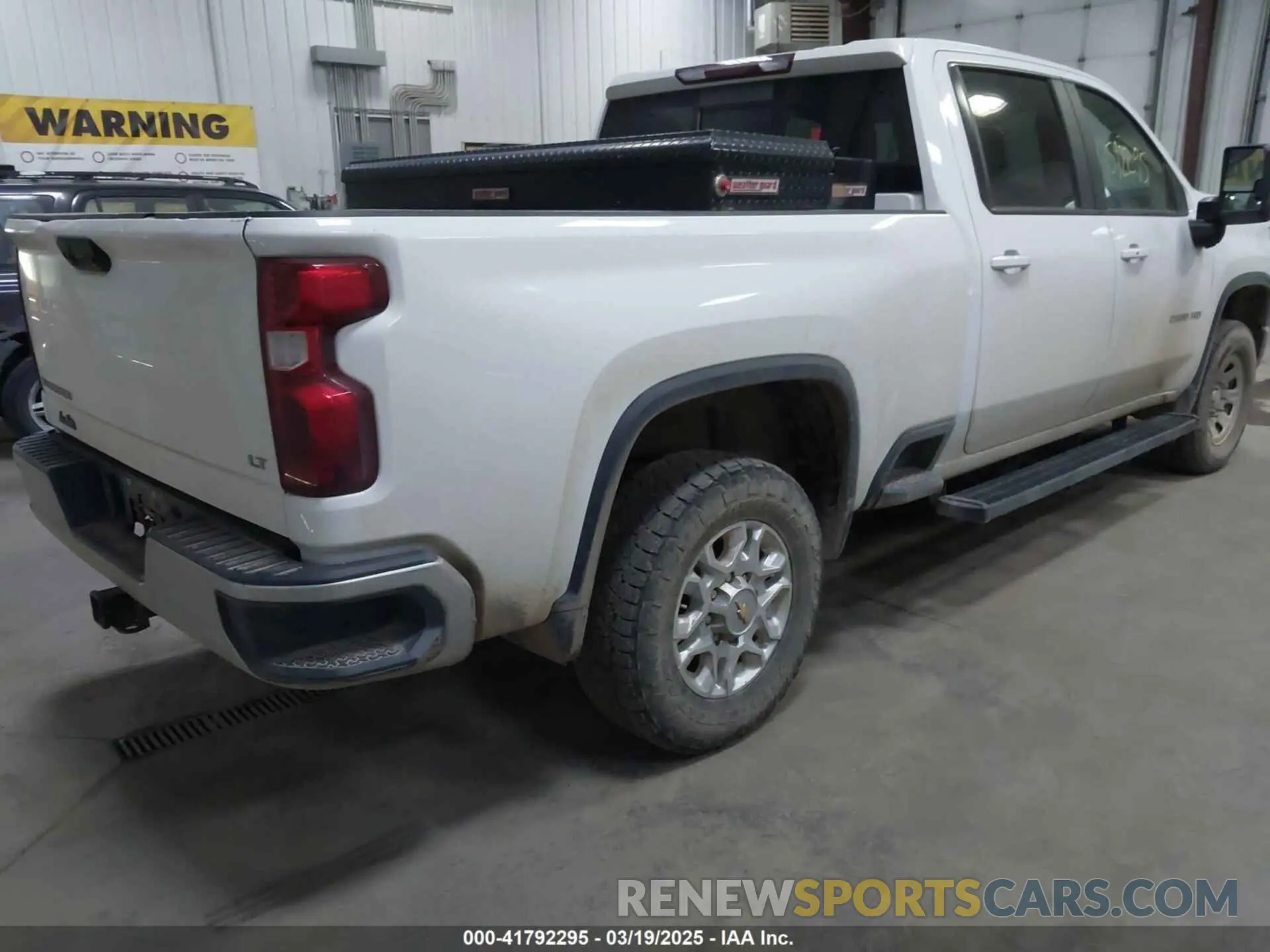 4 Photograph of a damaged car 1GC4YNE72MF115988 CHEVROLET SILVERADO 2500HD 2021
