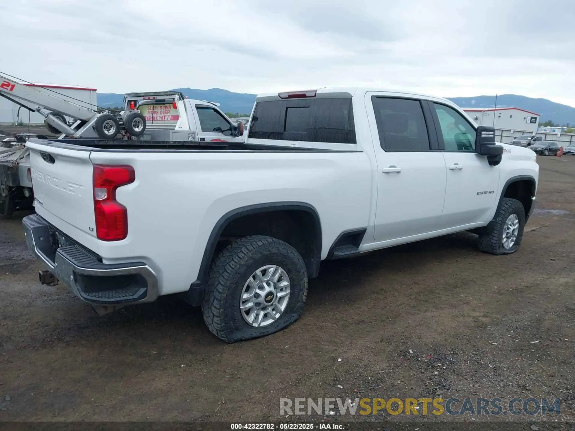 4 Photograph of a damaged car 1GC4YNE72MF211216 CHEVROLET SILVERADO 2500HD 2021