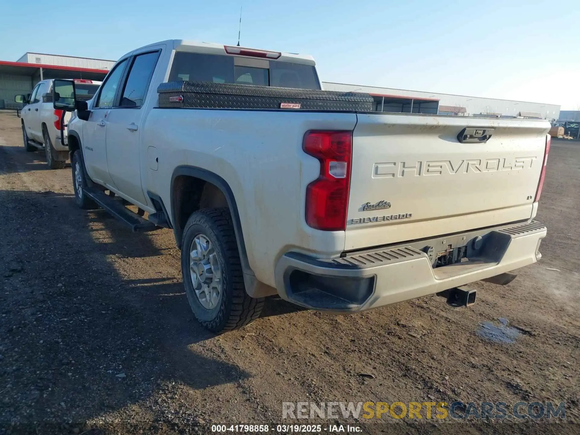 3 Photograph of a damaged car 1GC4YNE76MF134558 CHEVROLET SILVERADO 2500HD 2021